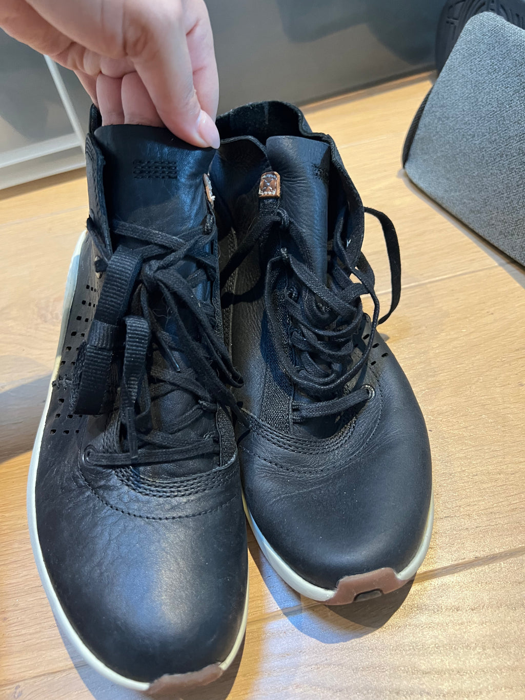 Black Timberland Trainers