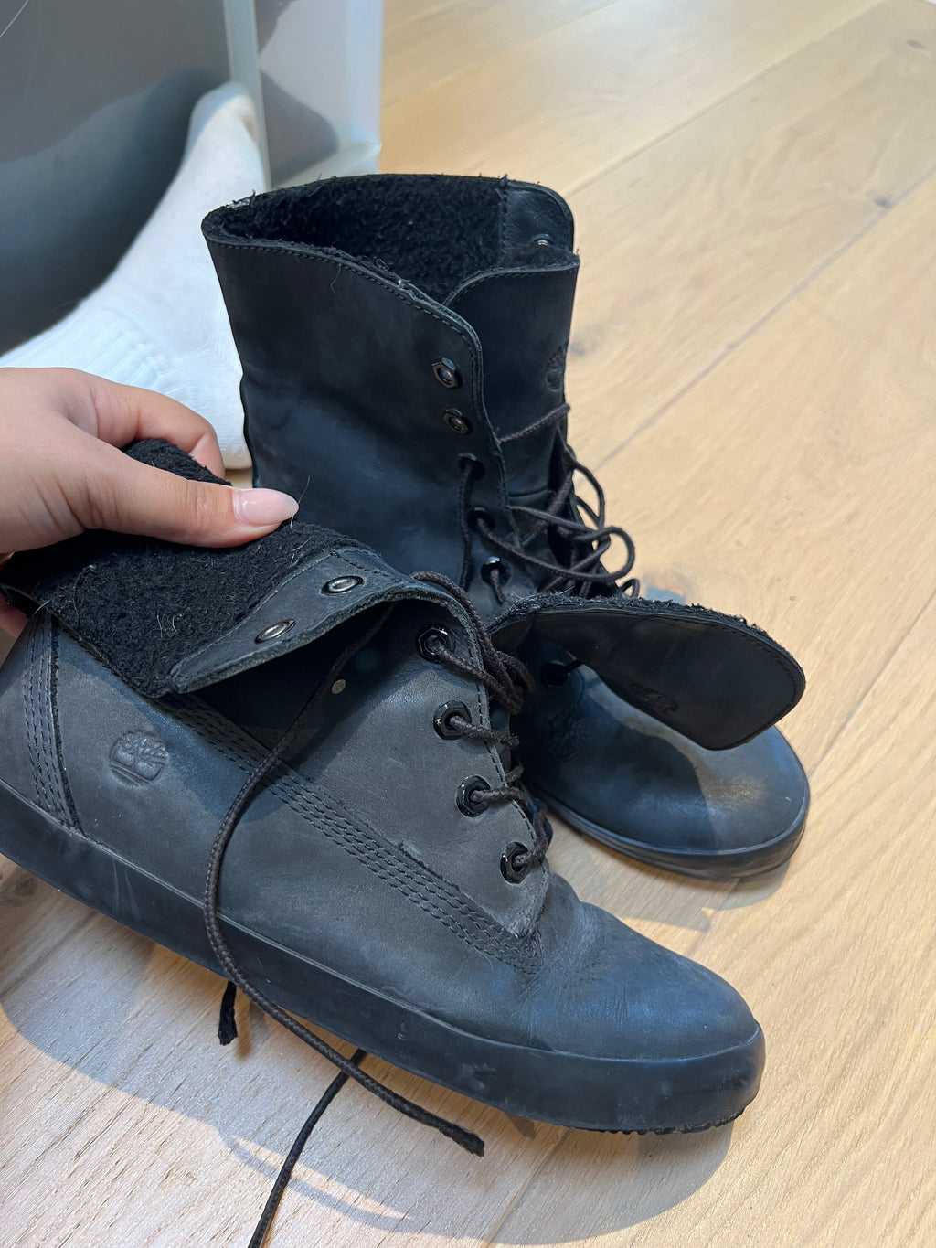 Black Timberland Trainers, Fur lining