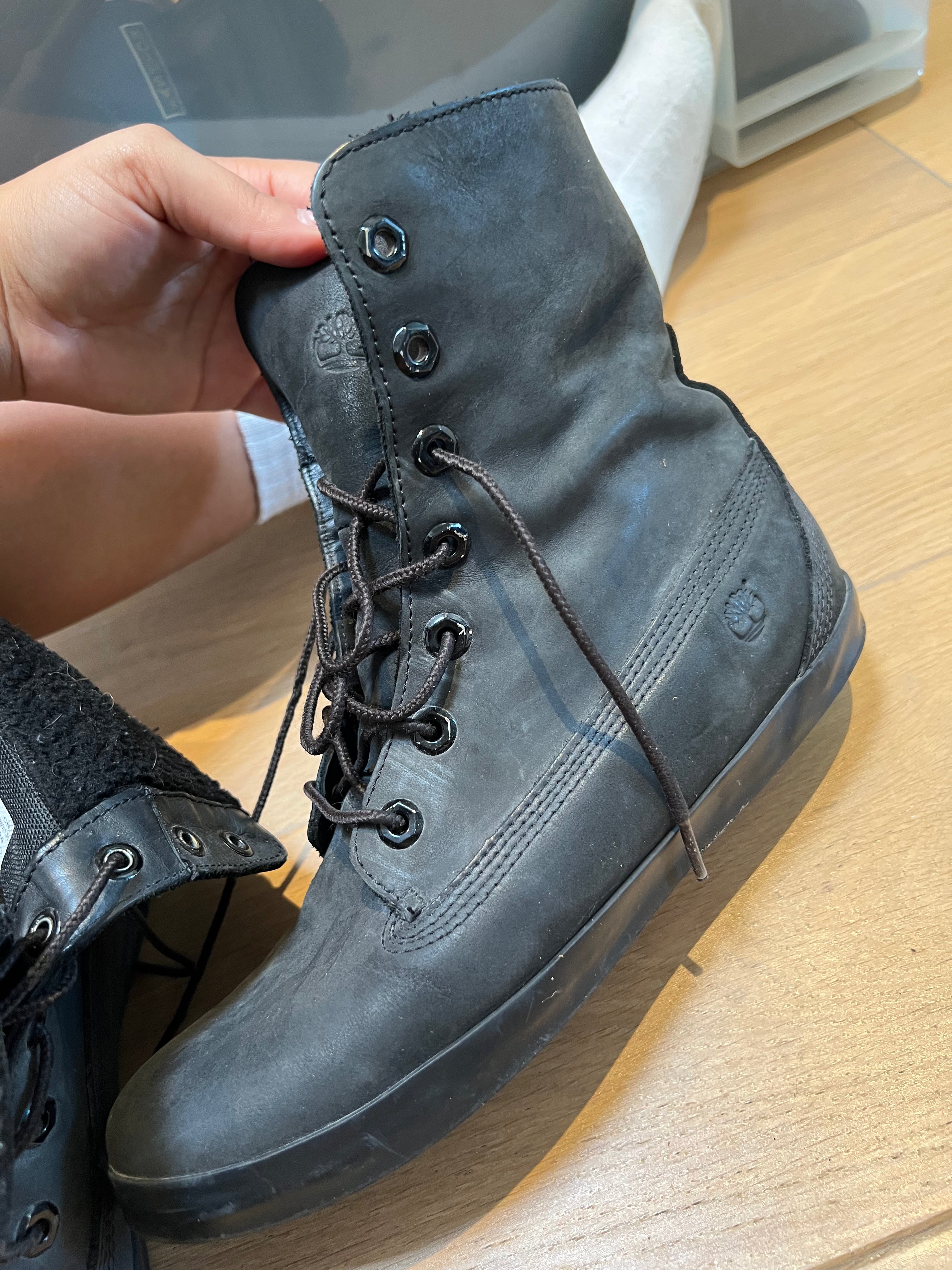 Black Timberland Trainers, Fur lining