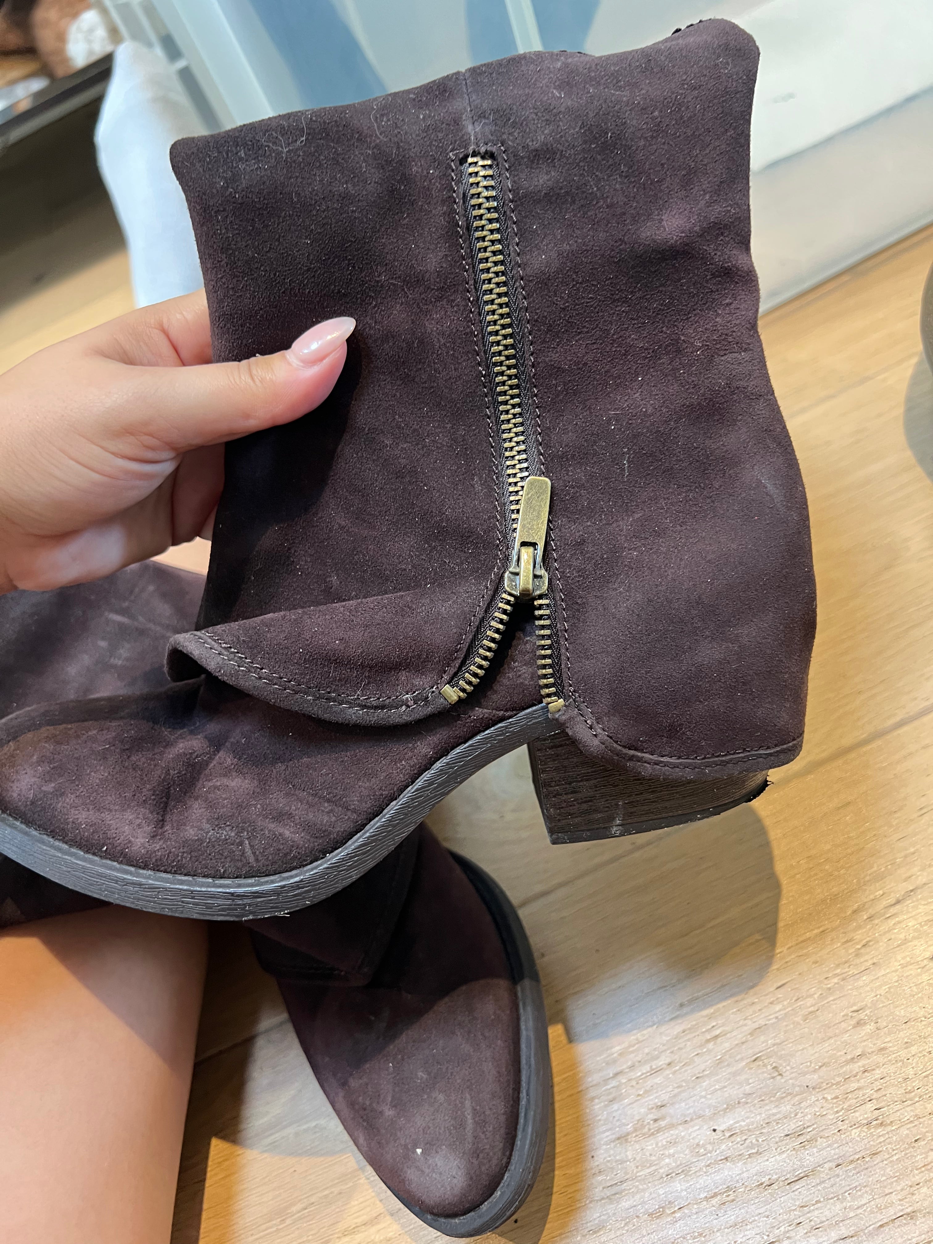 Brown, Knee boot heels