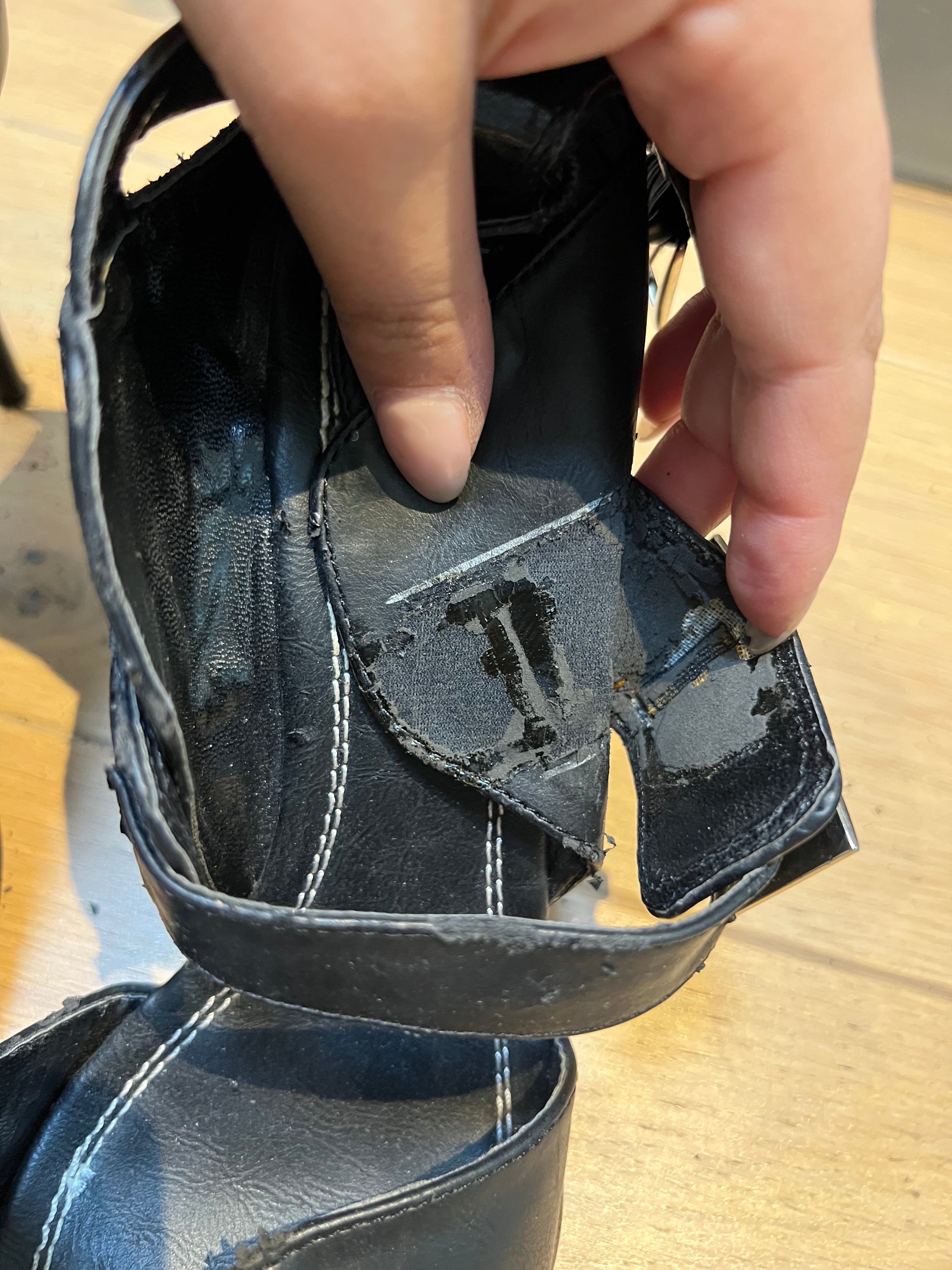 Black heel, buckle strap, open toe