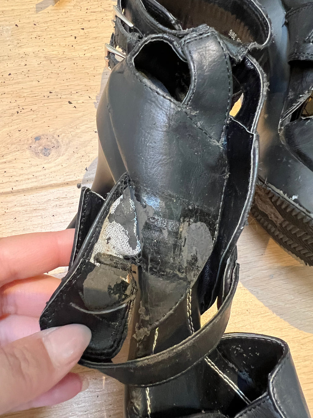 Black heel, buckle strap, open toe