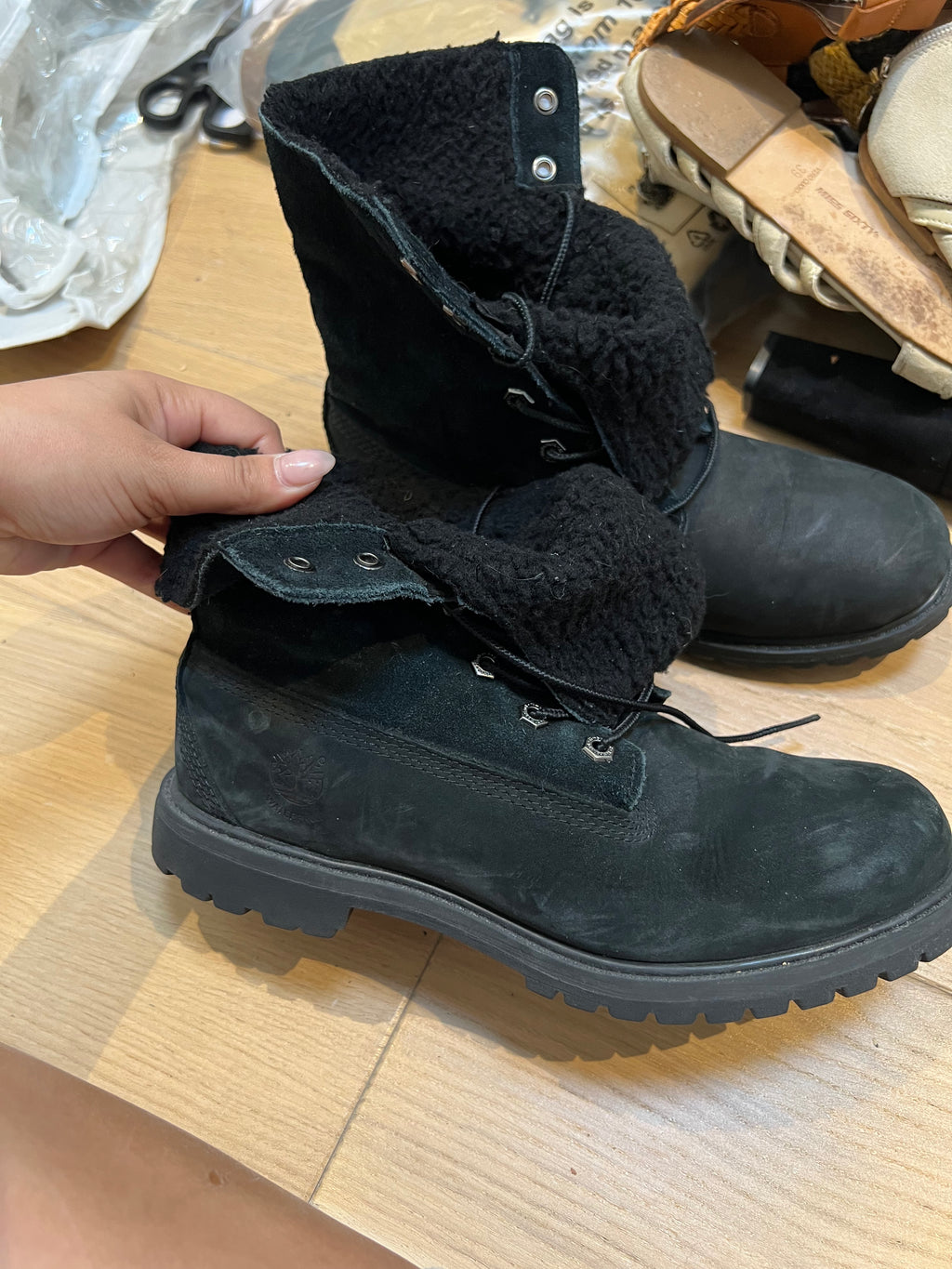 Black Timberland boots / Fur lining inside