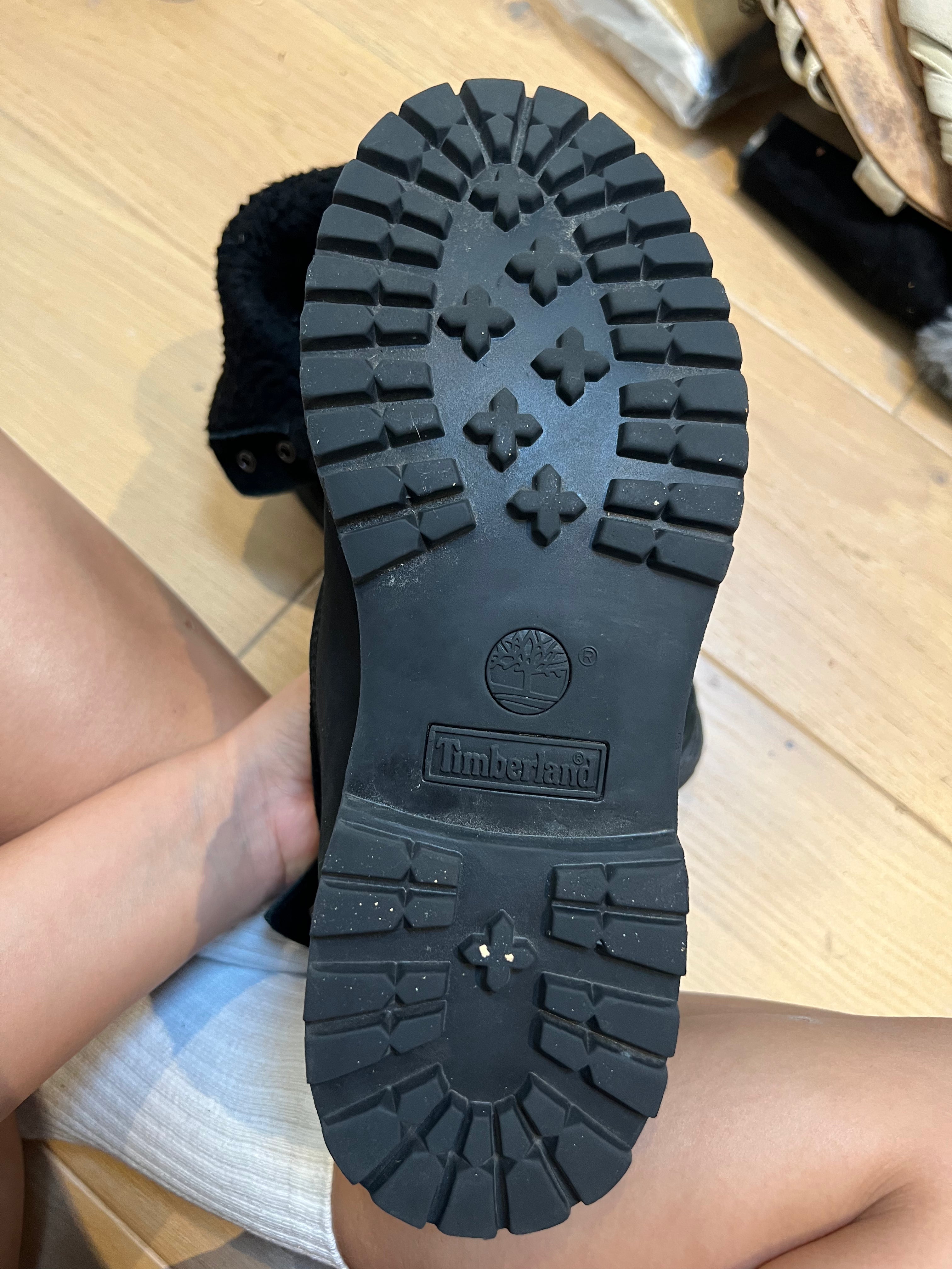 Black Timberland boots / Fur lining inside