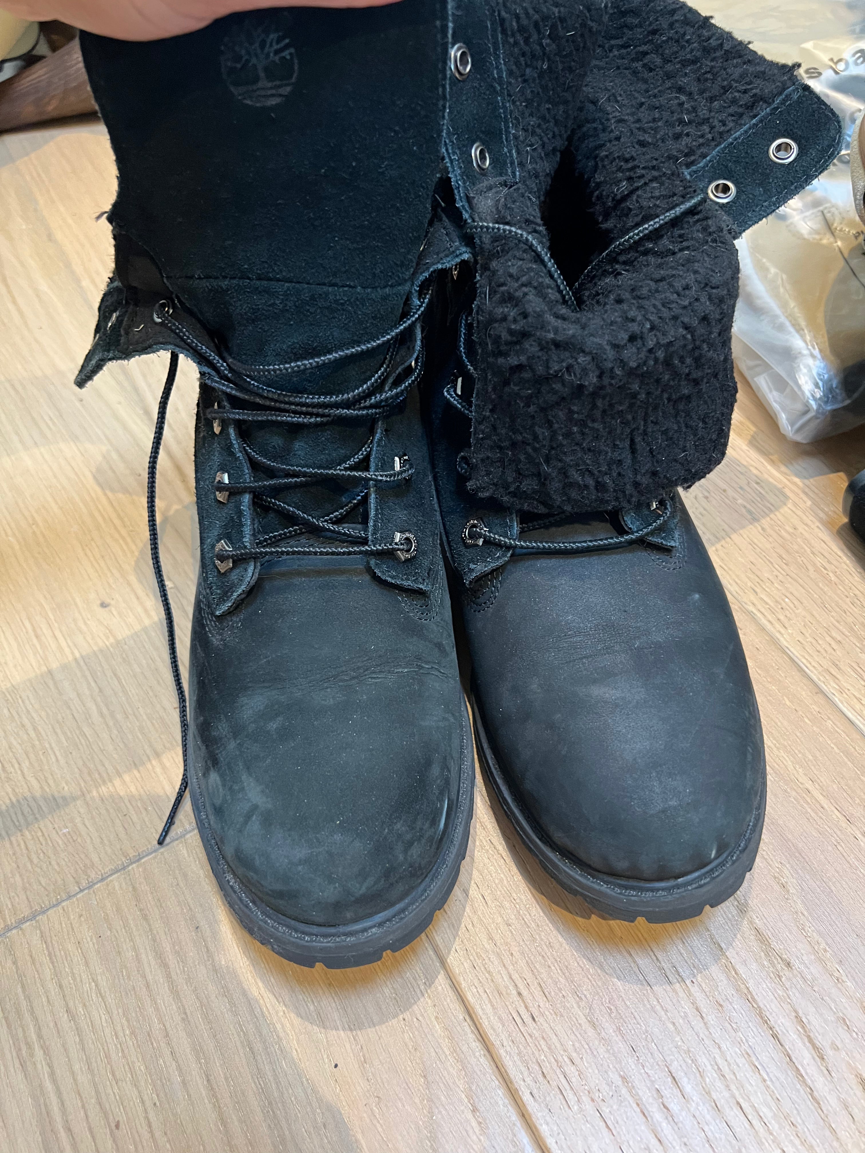 Black Timberland boots / Fur lining inside
