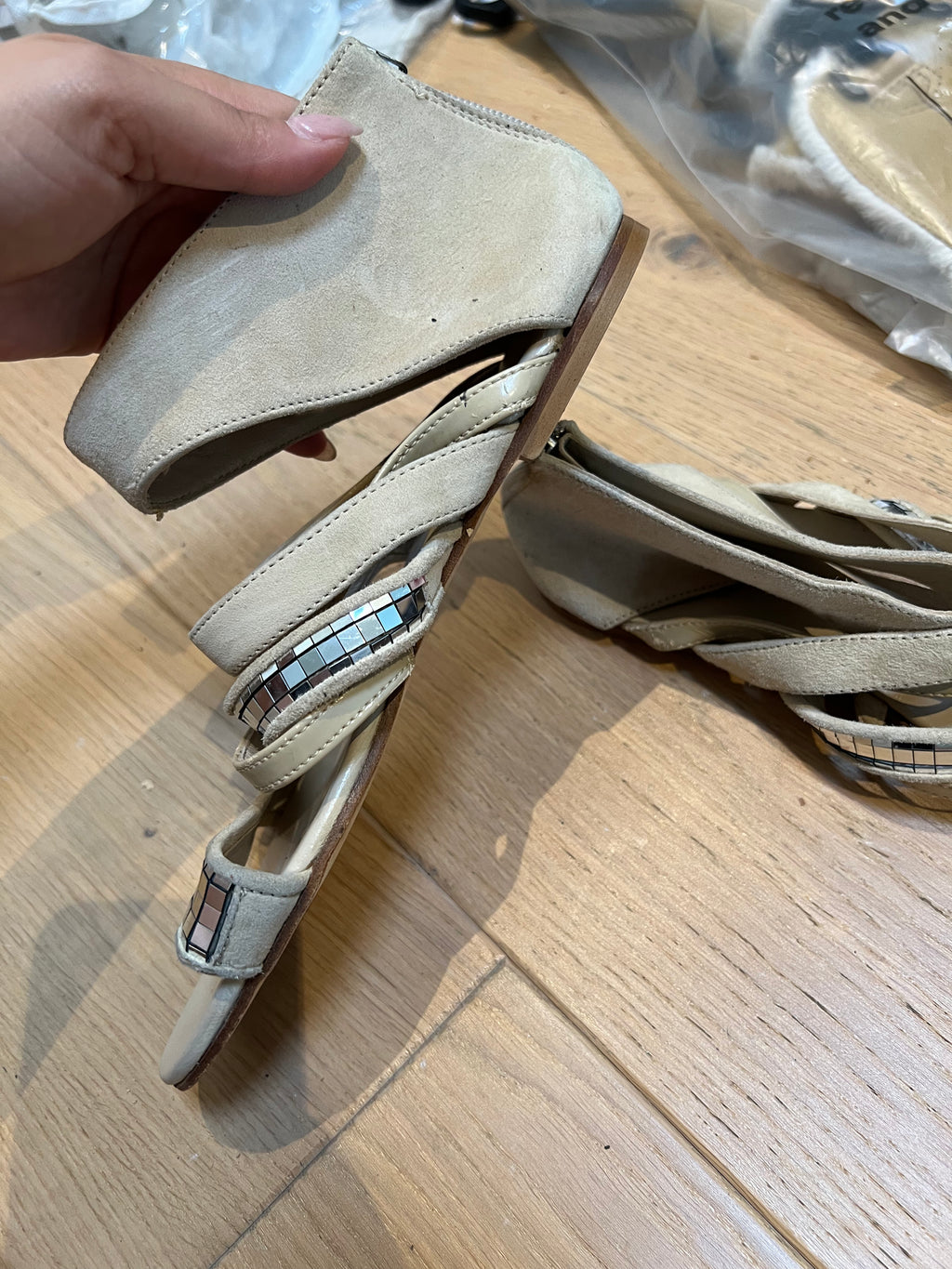 Beige sandals / Mirror design
