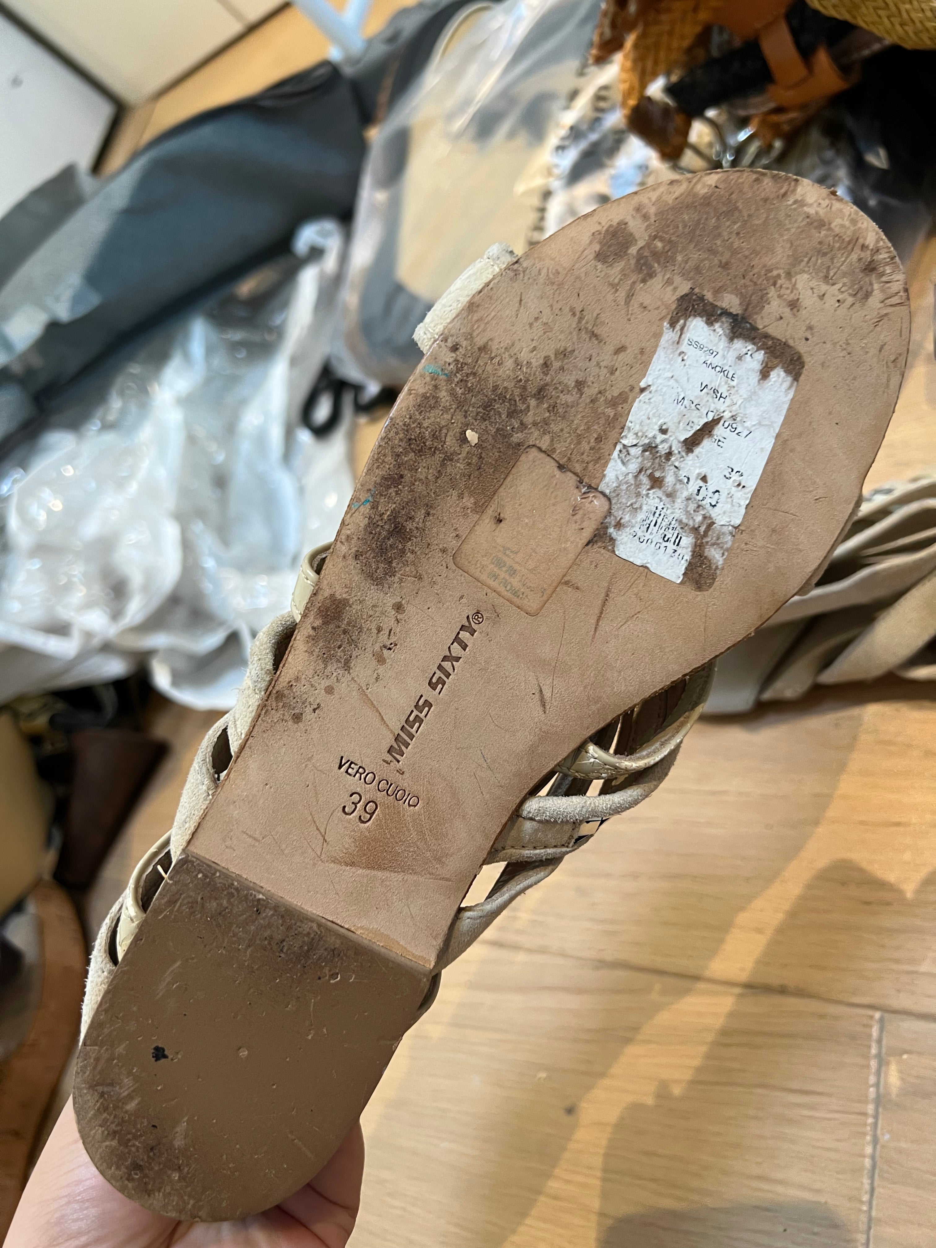 Beige sandals / Mirror design