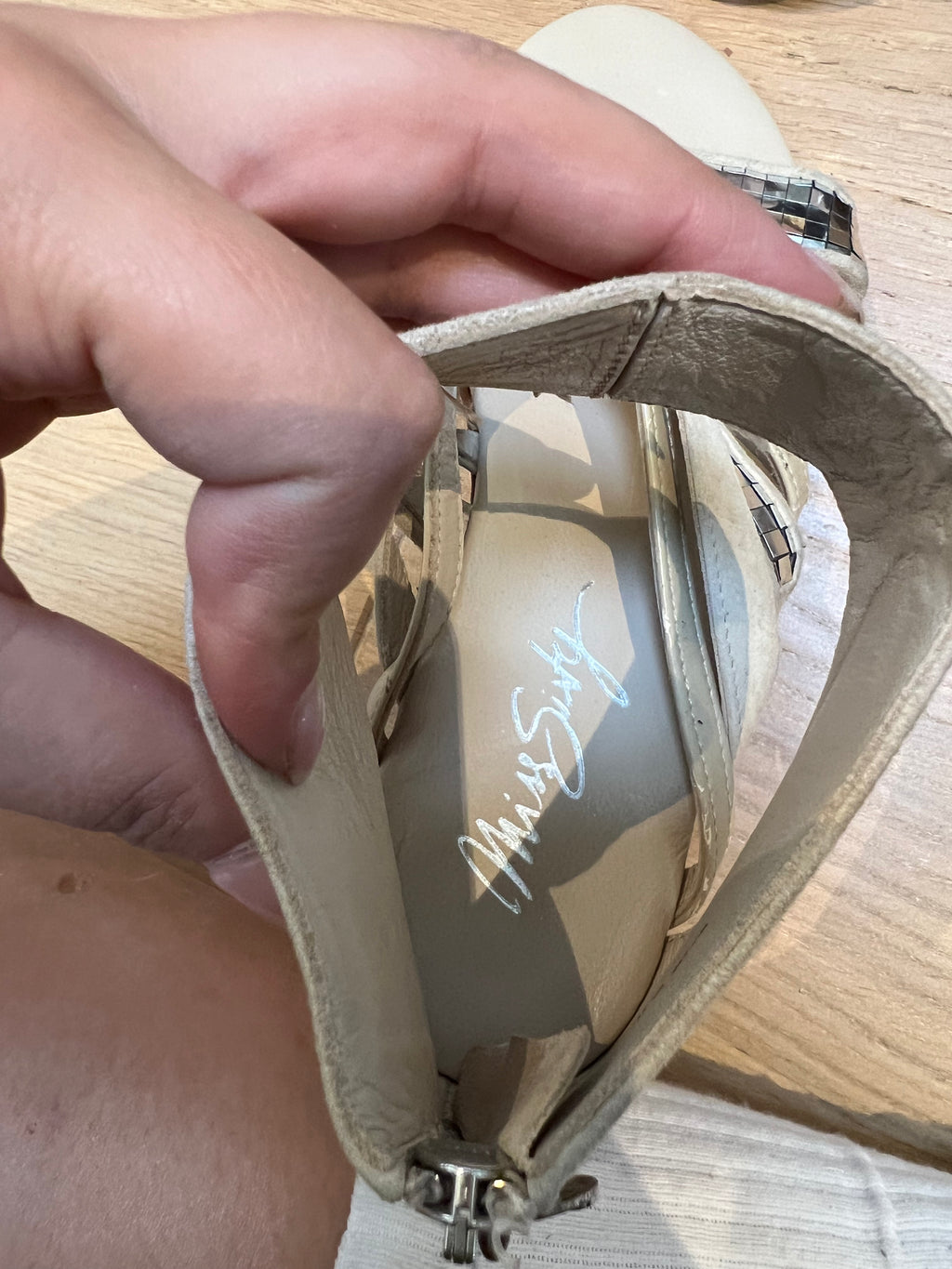 Beige sandals / Mirror design