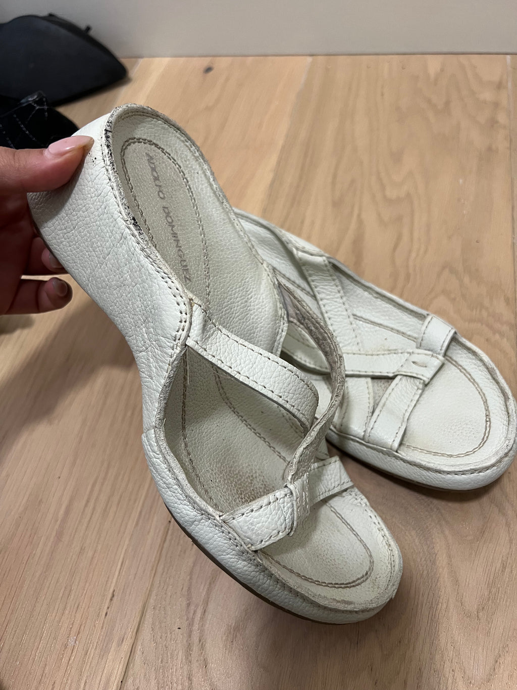 Cream faux leather / Platform sandals