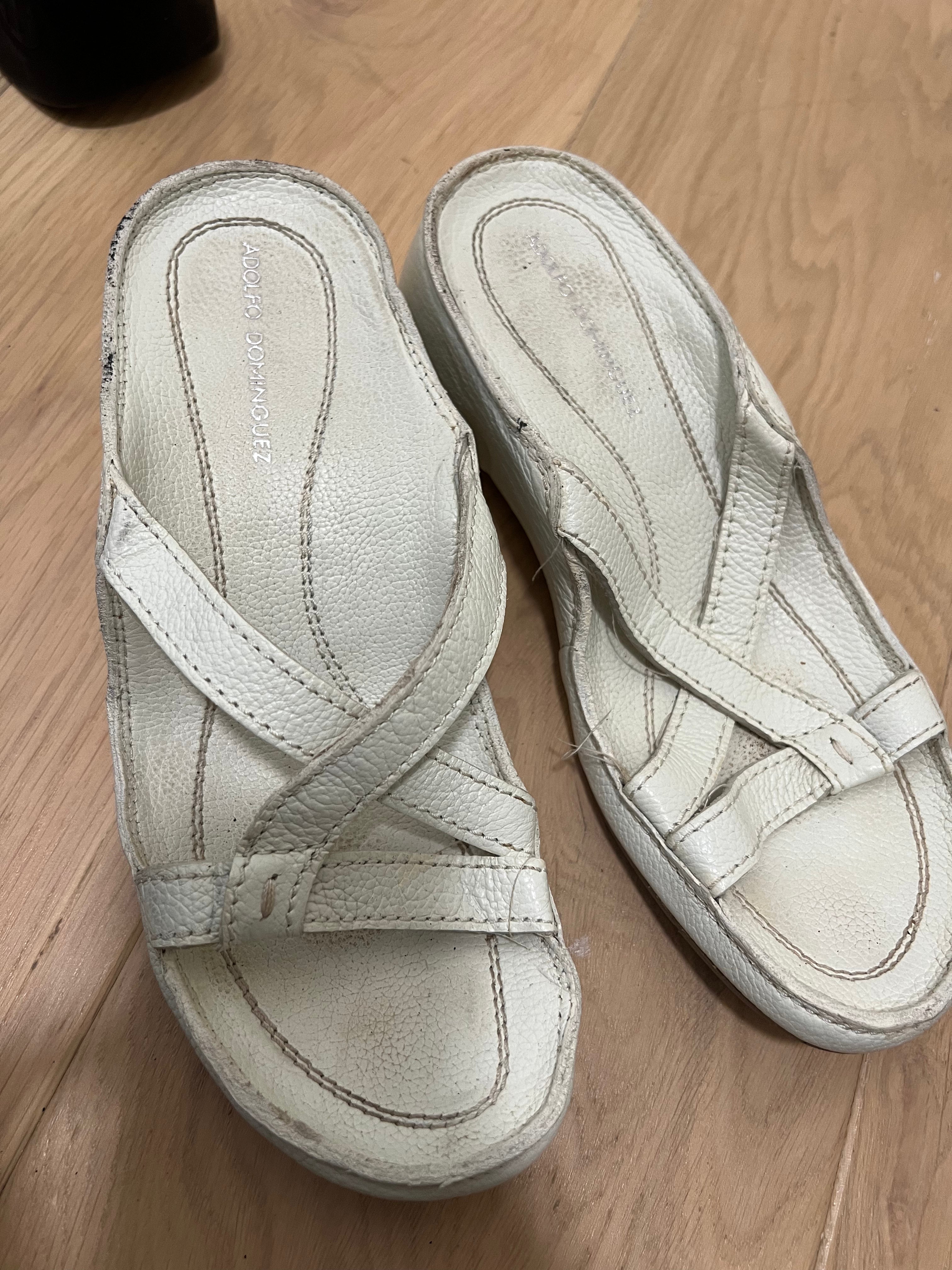 Cream faux leather / Platform sandals