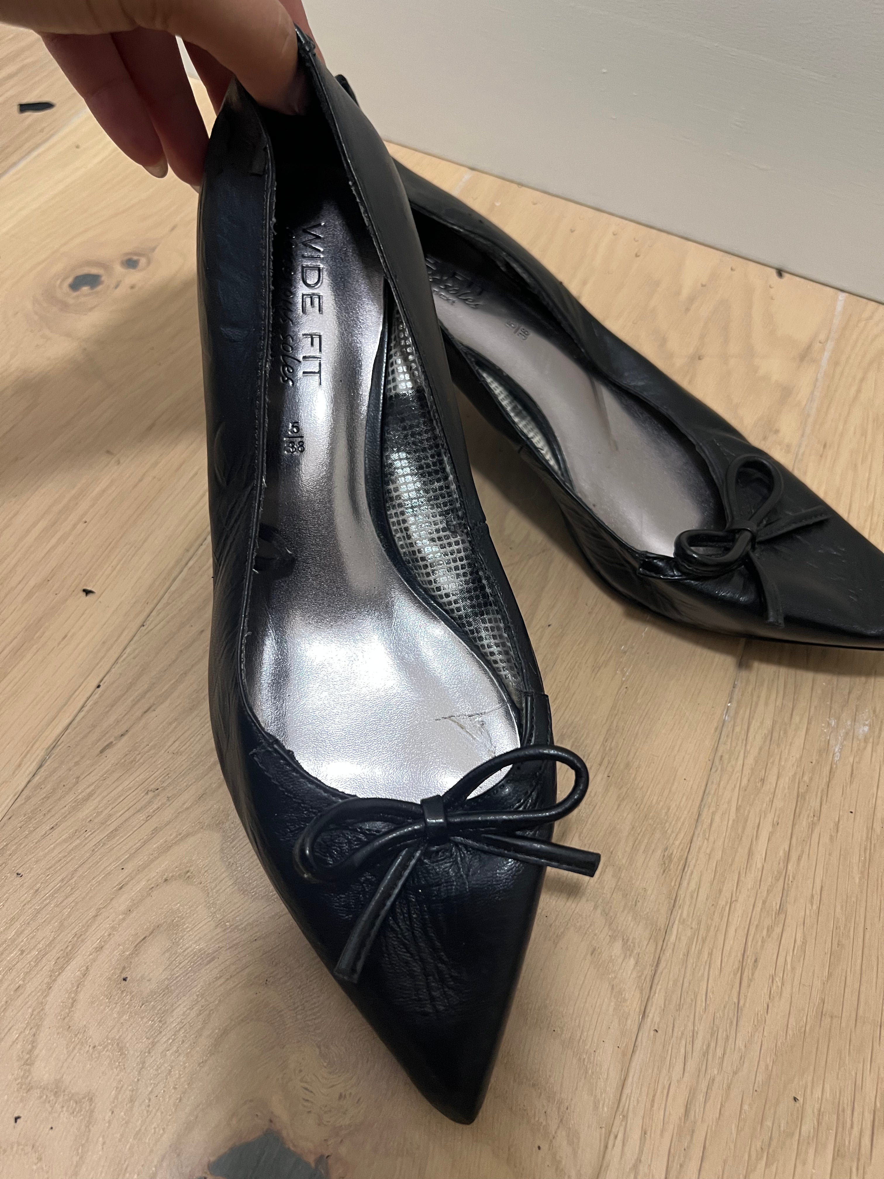 Black kitten heels / Wide fit / pointy toe