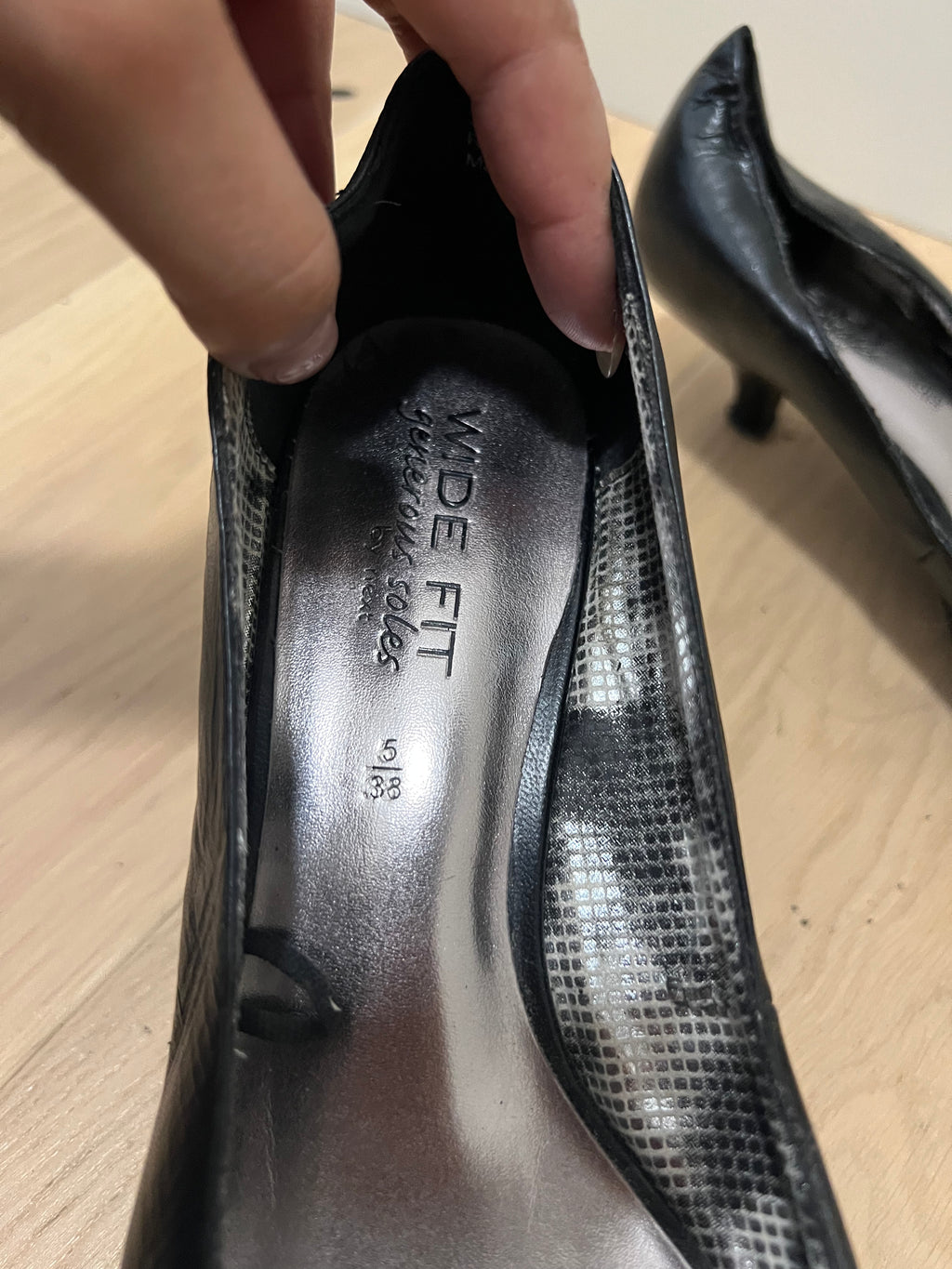 Black kitten heels / Wide fit / pointy toe