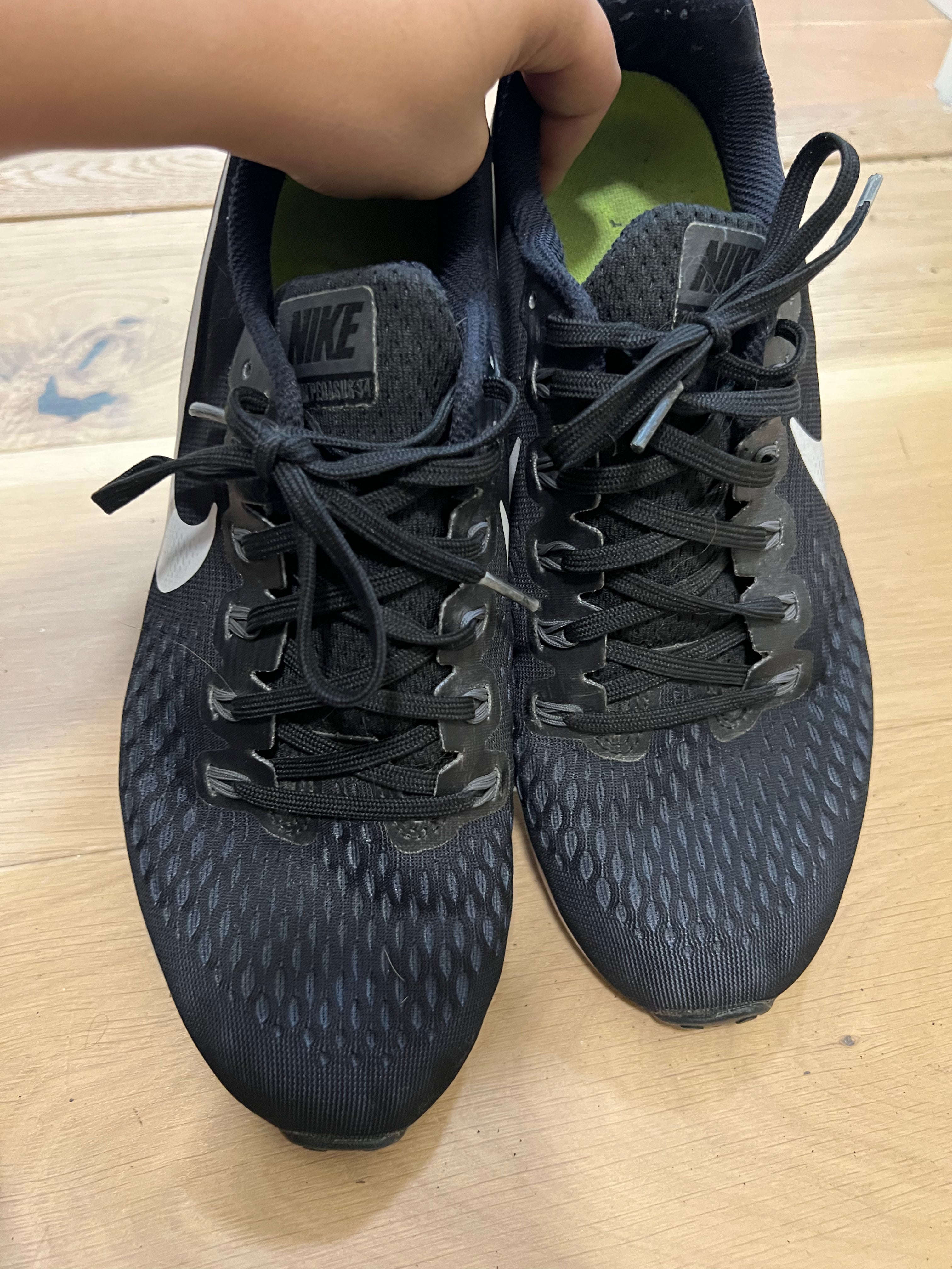 Black & White Nike Zoom trainers