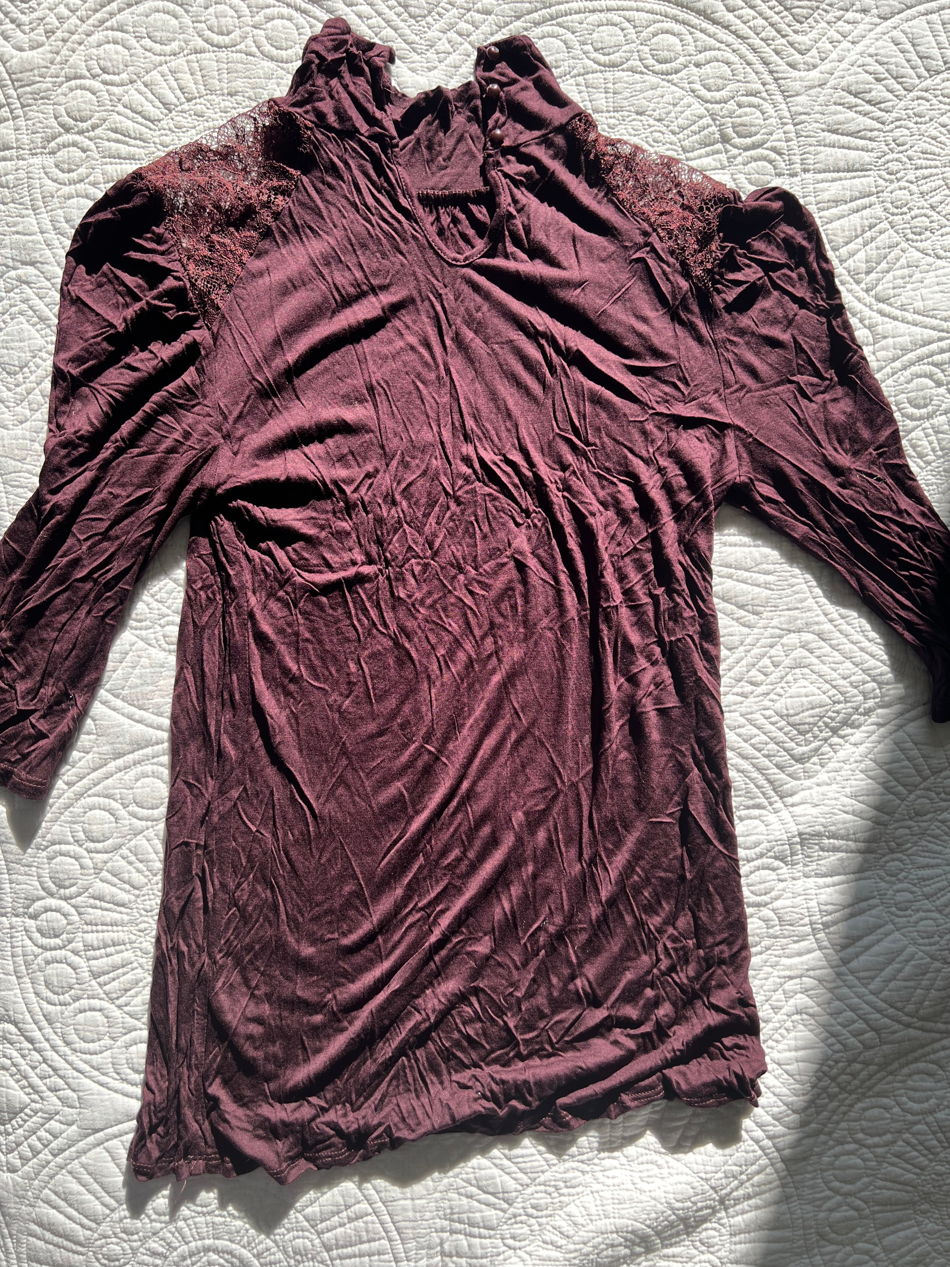 Quarter sleeve / budgundy turtle neck budgundy