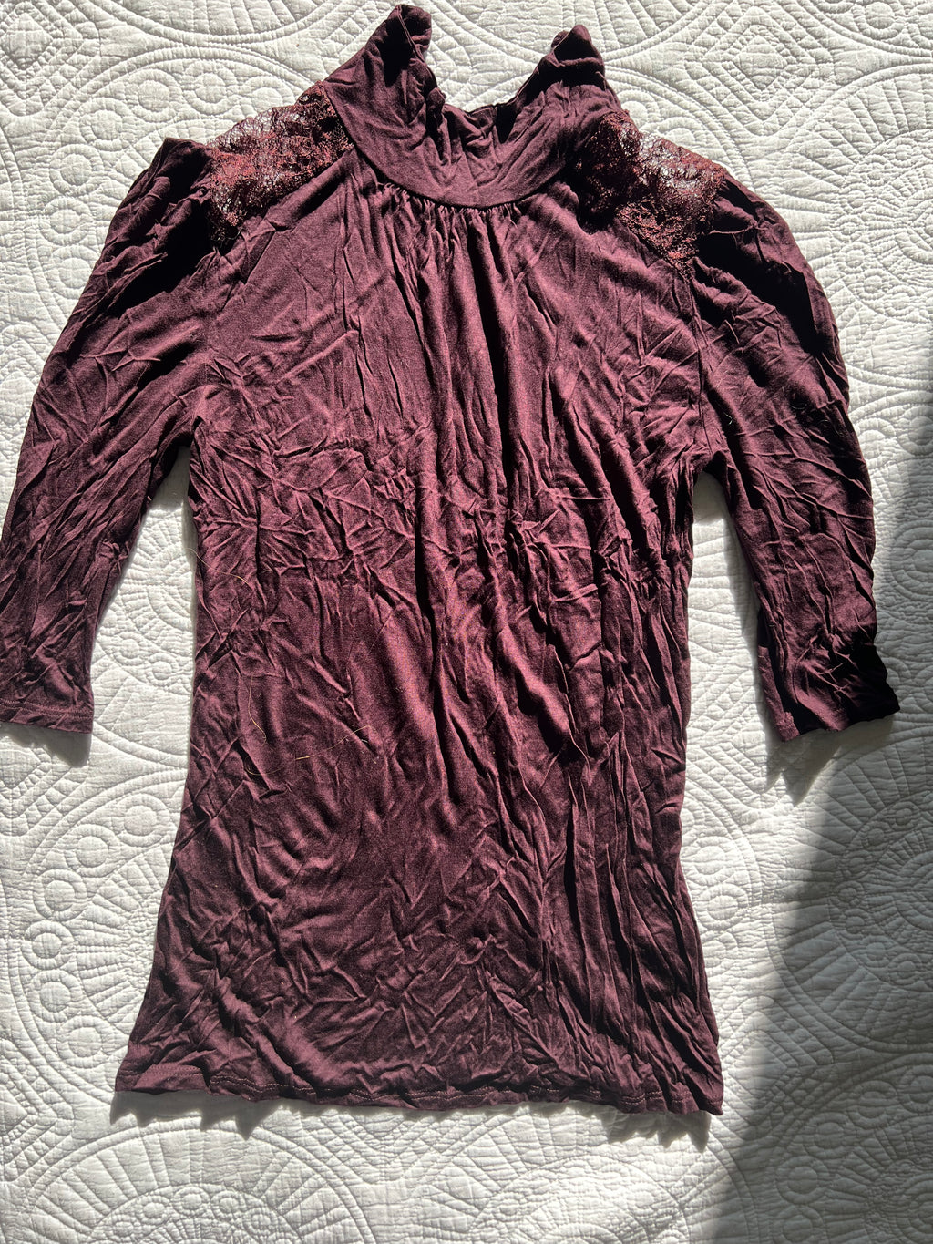 Quarter sleeve / budgundy turtle neck budgundy