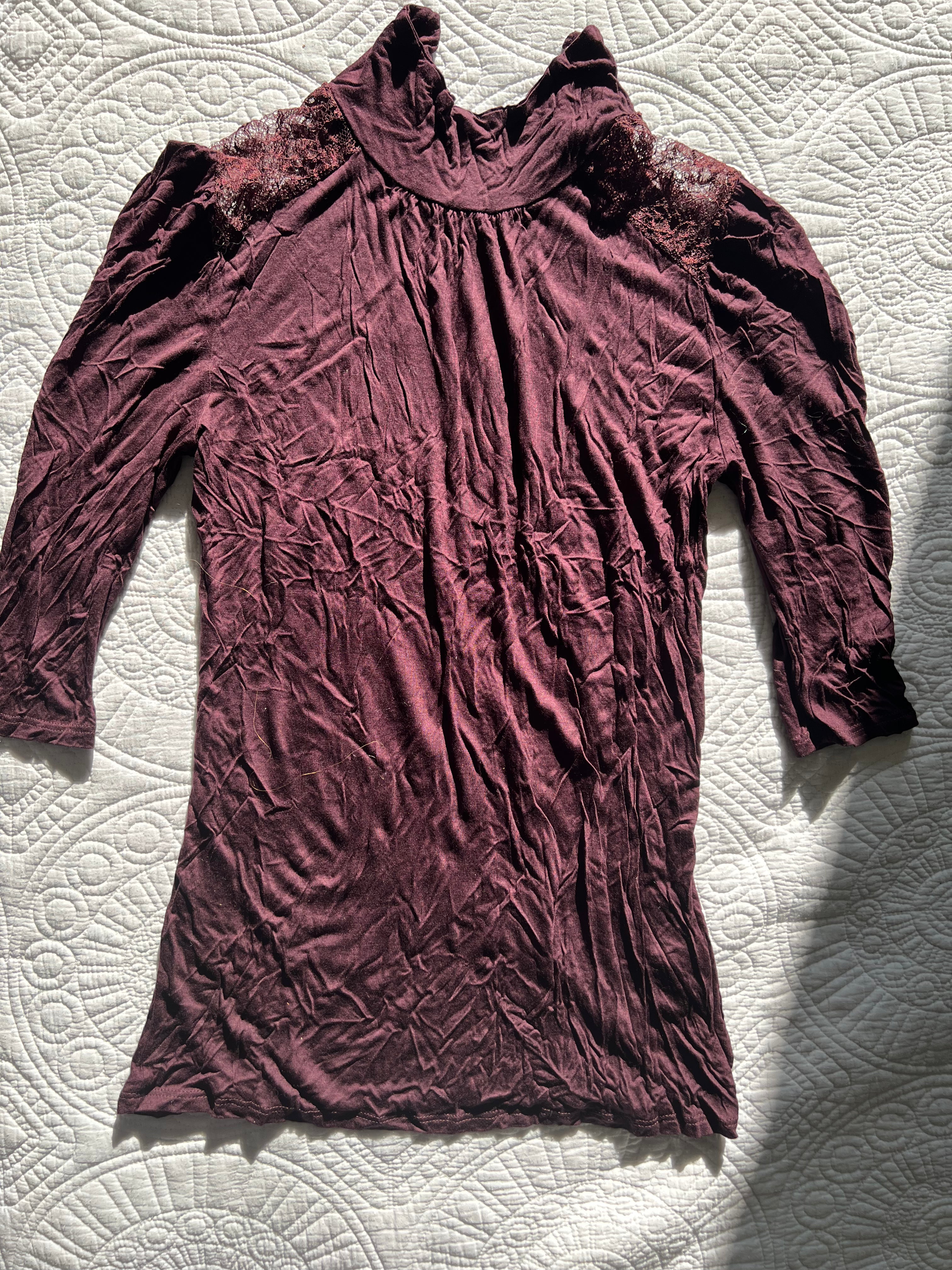 Quarter sleeve / budgundy turtle neck budgundy