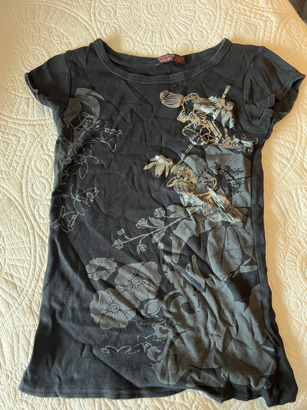 Black short sleeve tee with grey flowers