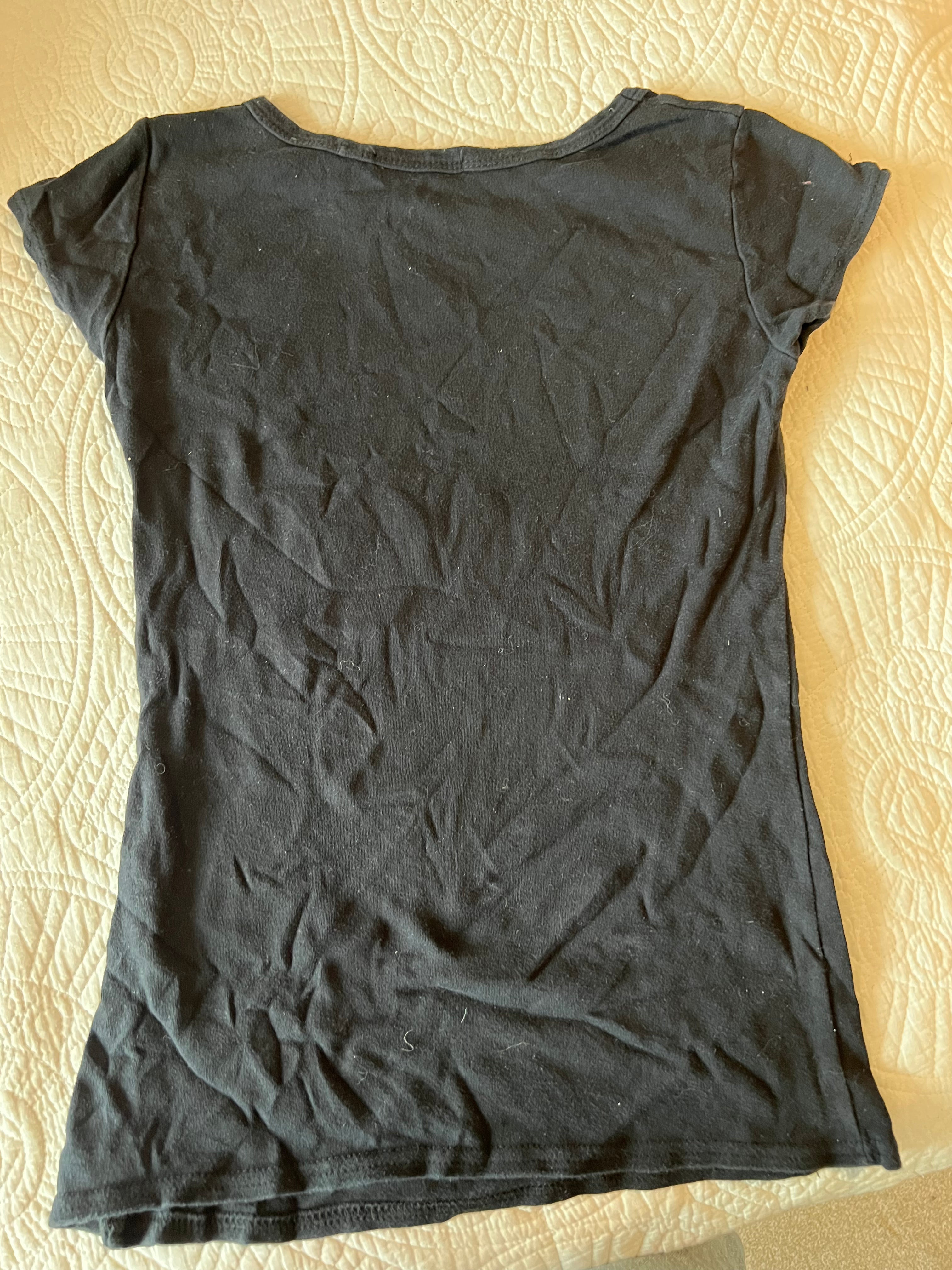 Black short sleeve tee with grey flowers