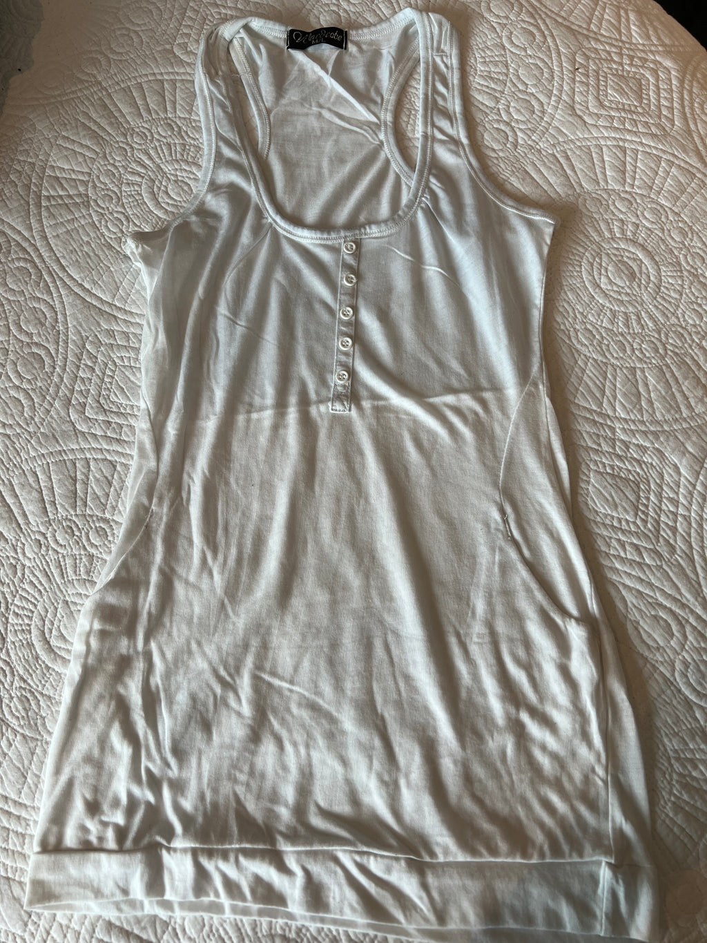 White button detail long tank top