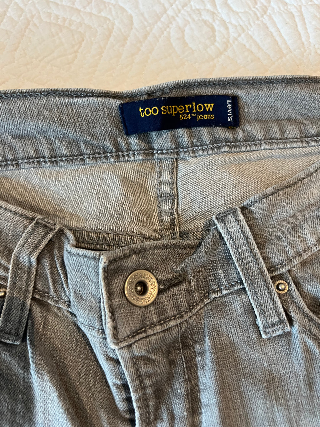 Grey Levi low rise Jeans / Straight leg / Tall