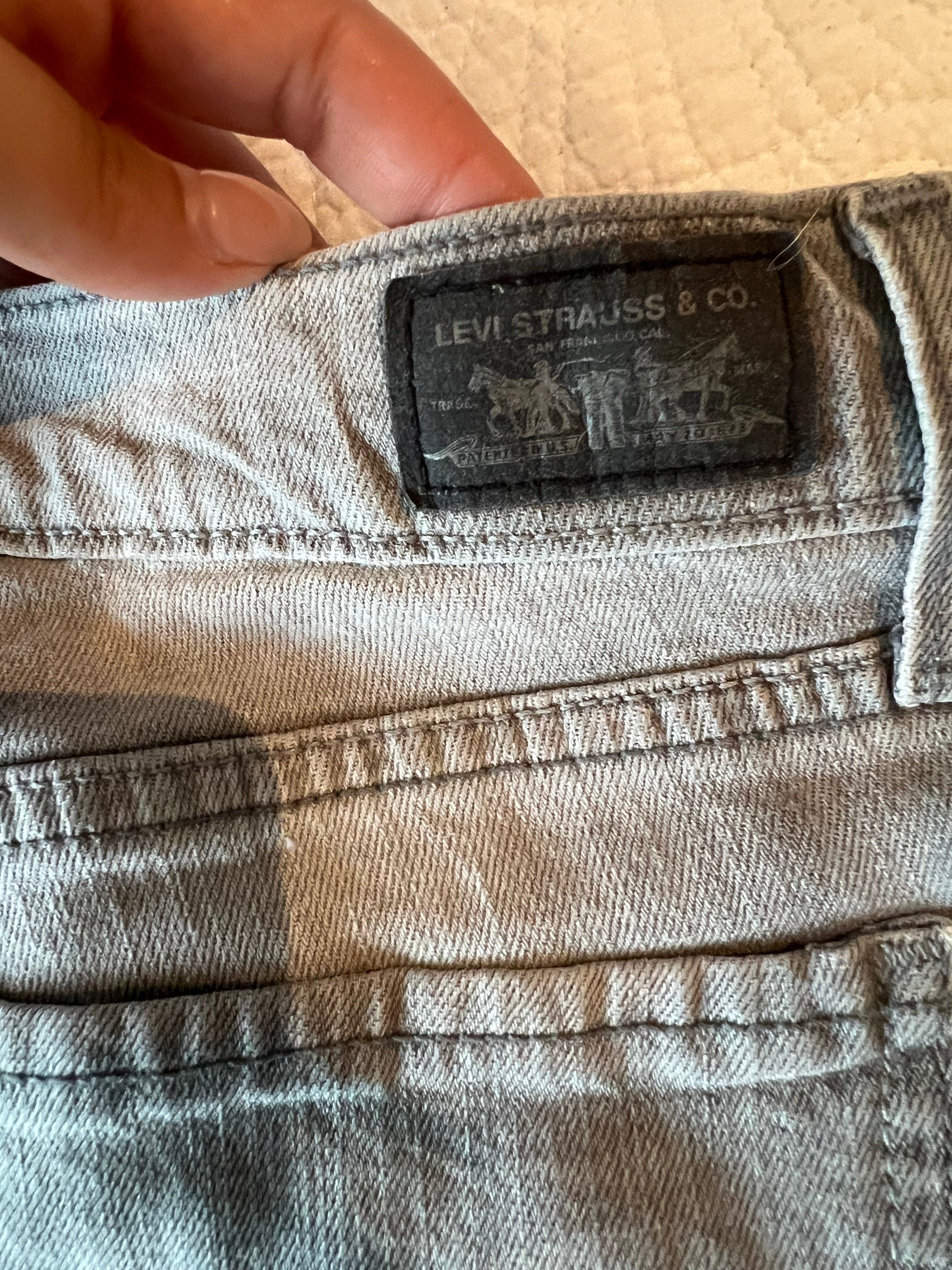 Grey Levi low rise Jeans / Straight leg / Tall