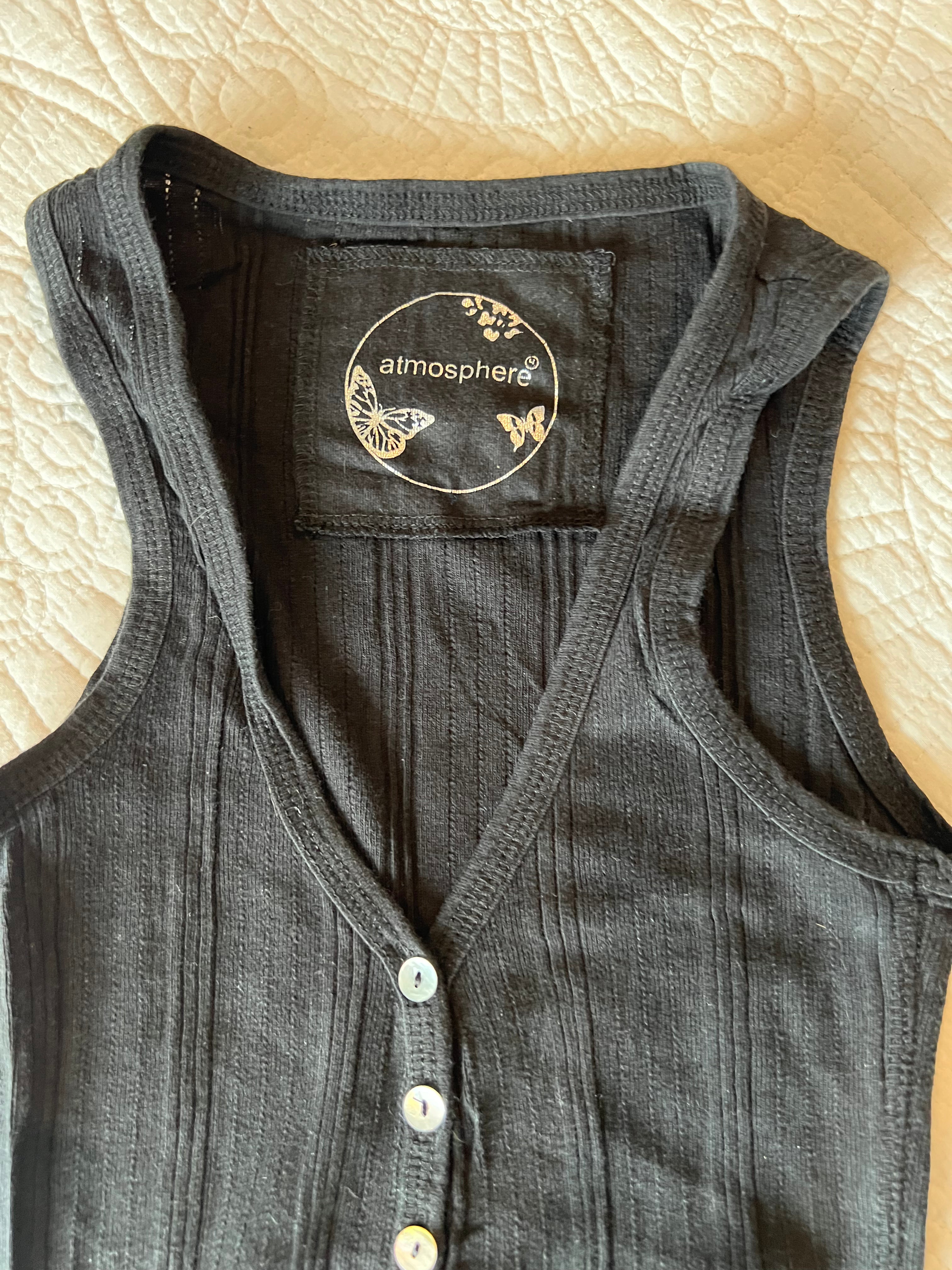 Long style black tank top