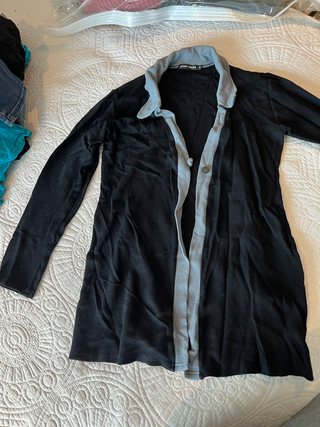 Jeffrey Rogers Grey / black cardigan / Single button