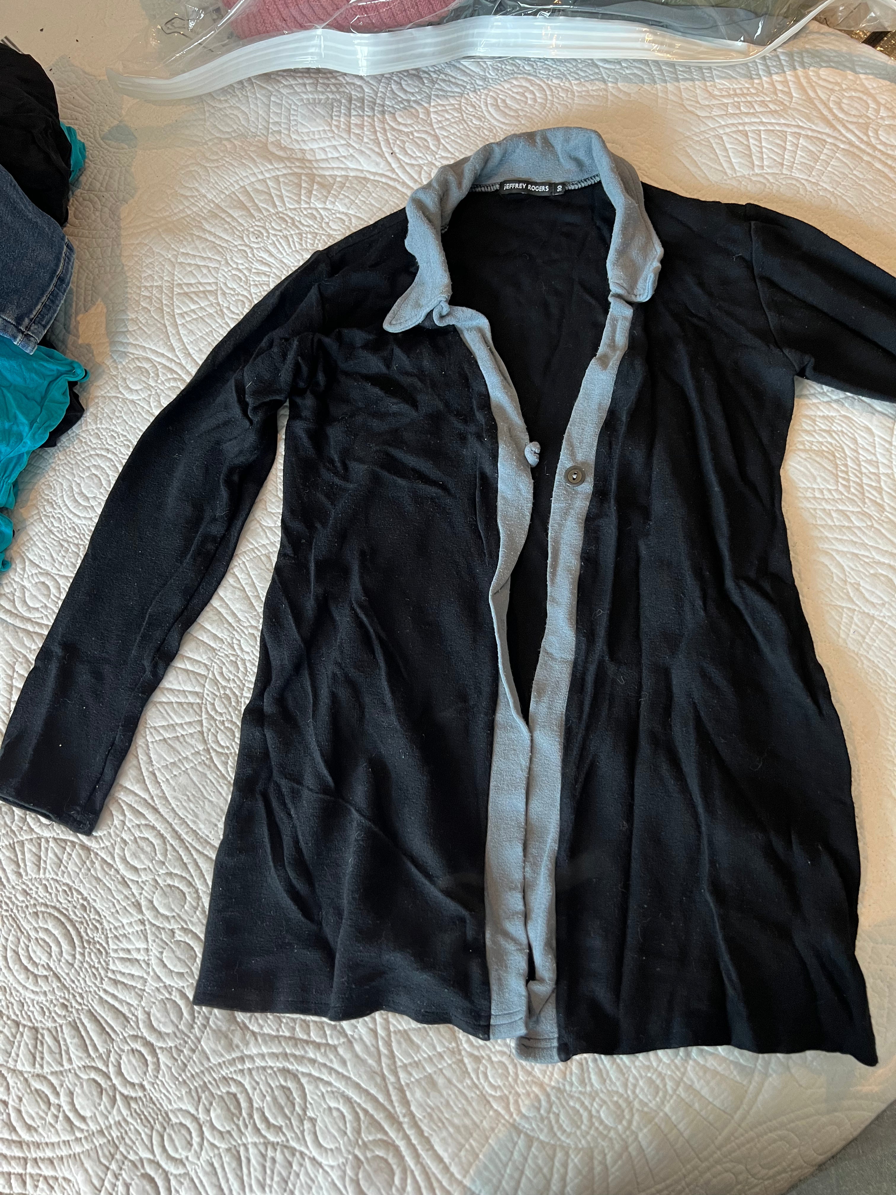 Jeffrey Rogers Grey / black cardigan / Single button