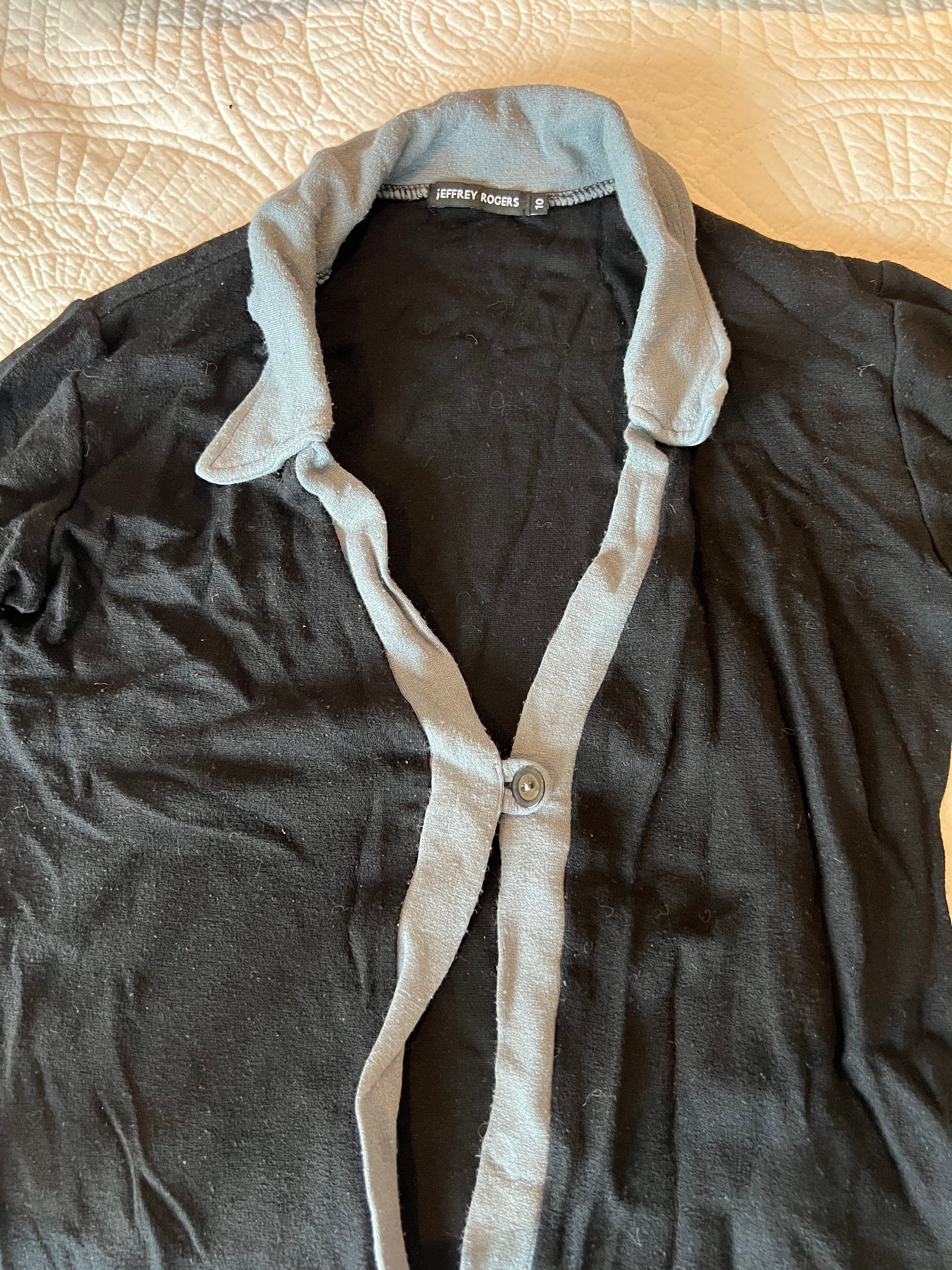 Jeffrey Rogers Grey / black cardigan / Single button