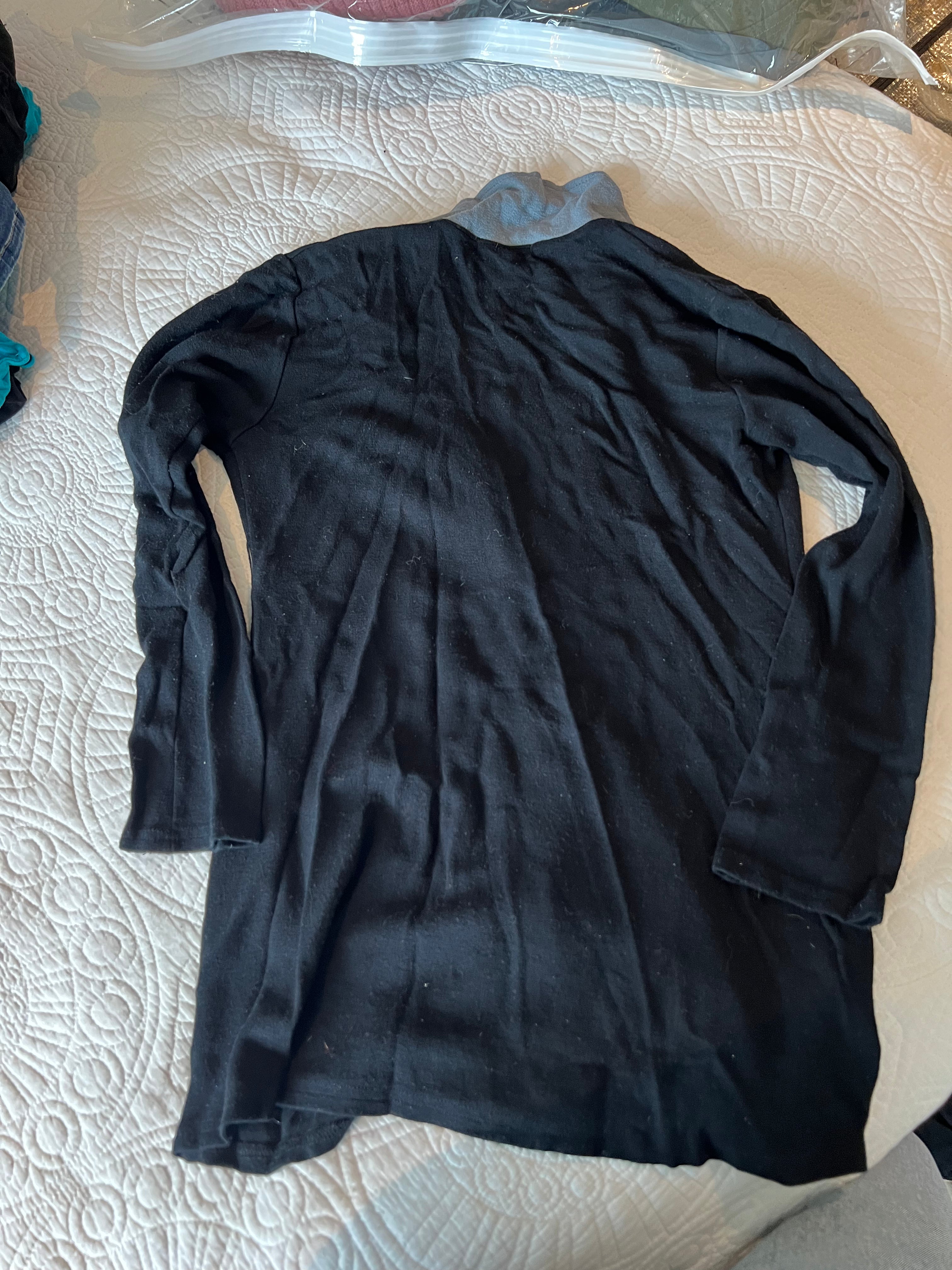 Jeffrey Rogers Grey / black cardigan / Single button