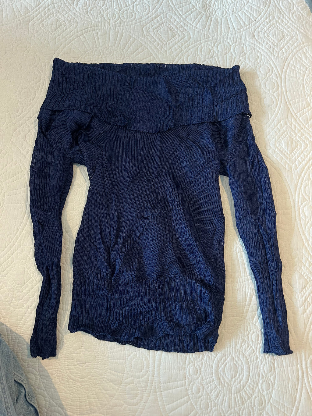 Off the shoulder / Navy blue knitted top