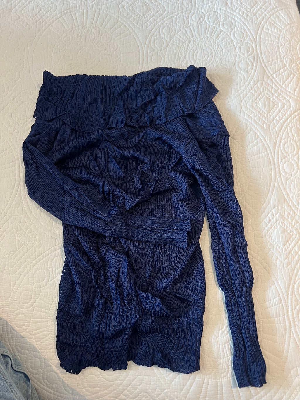 Off the shoulder / Navy blue knitted top