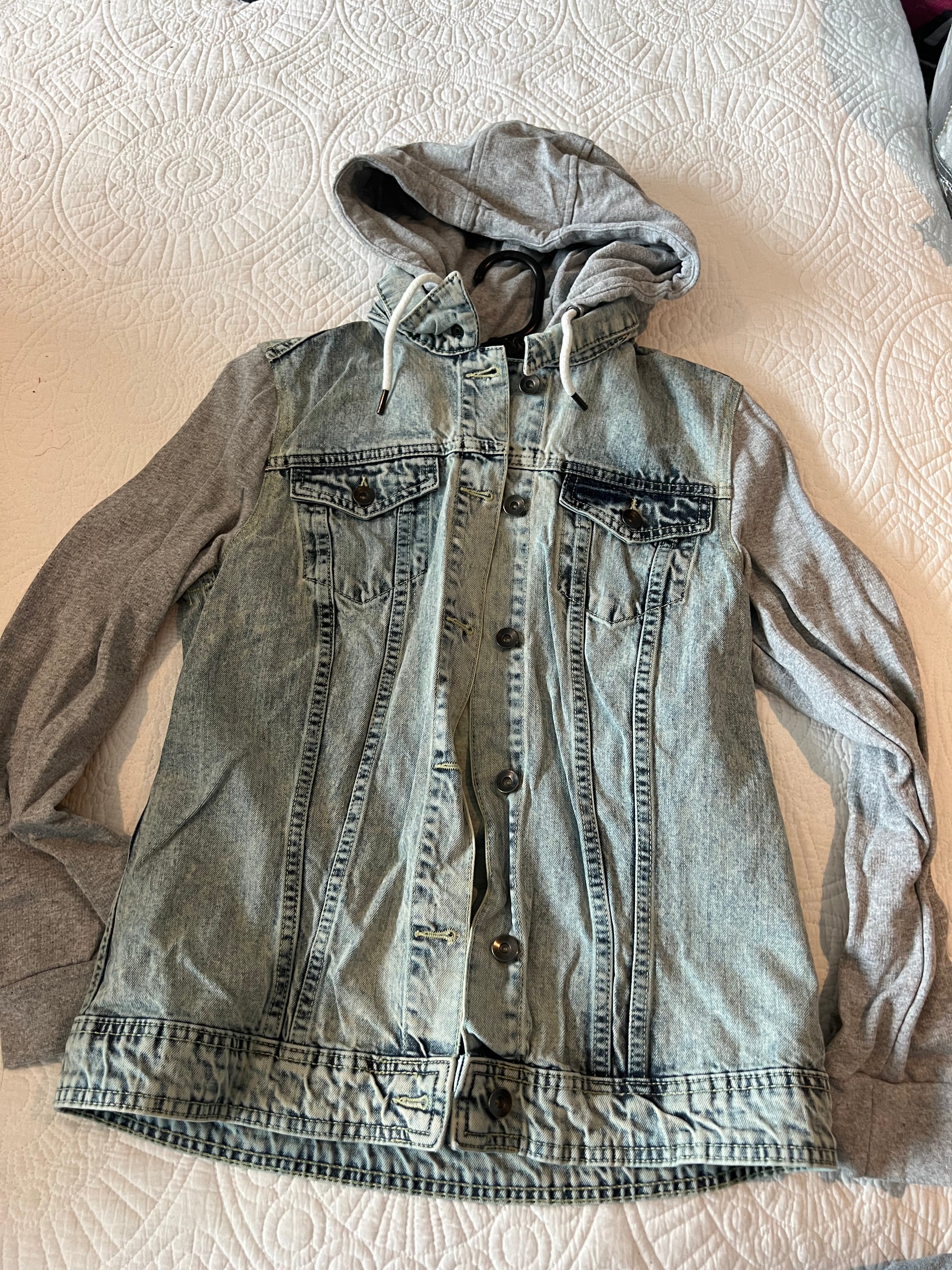 Denim jacket  / Grey fabric hood and sleeves