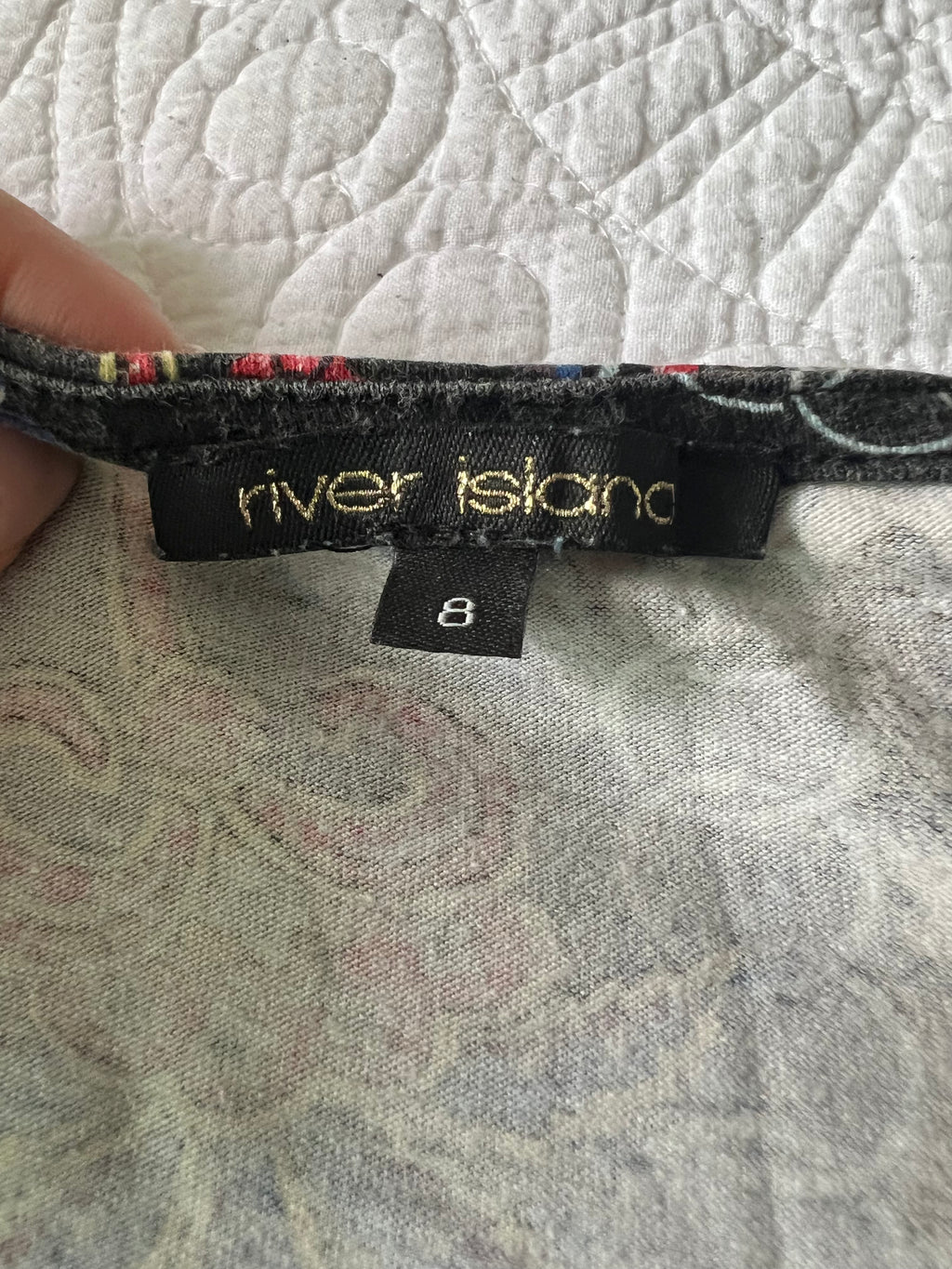 Short black dress with patterns / Puffy quater sleeve