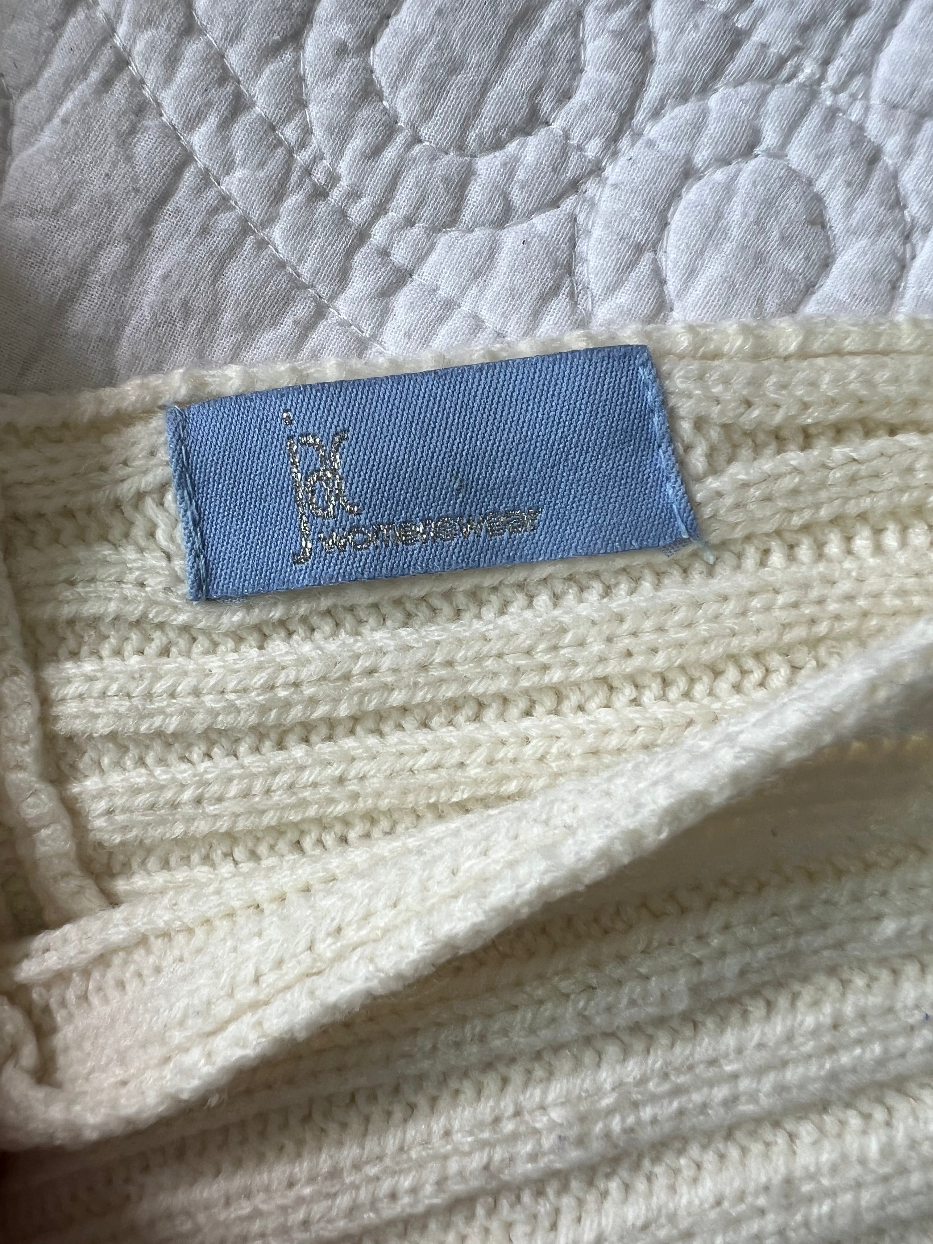 White knitted shawl with fringe