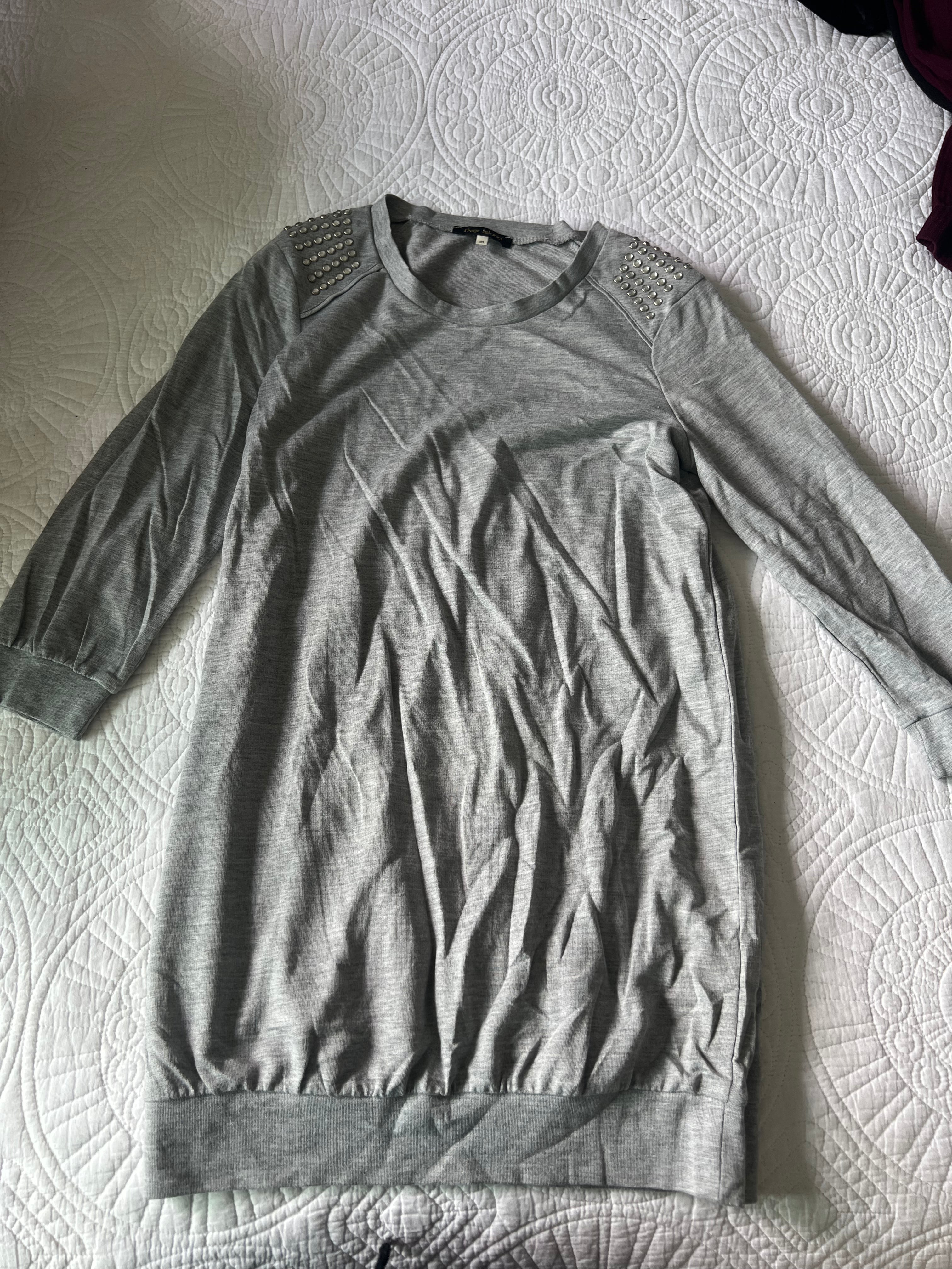 Grey t-shirt dress with jewels on shoulders
