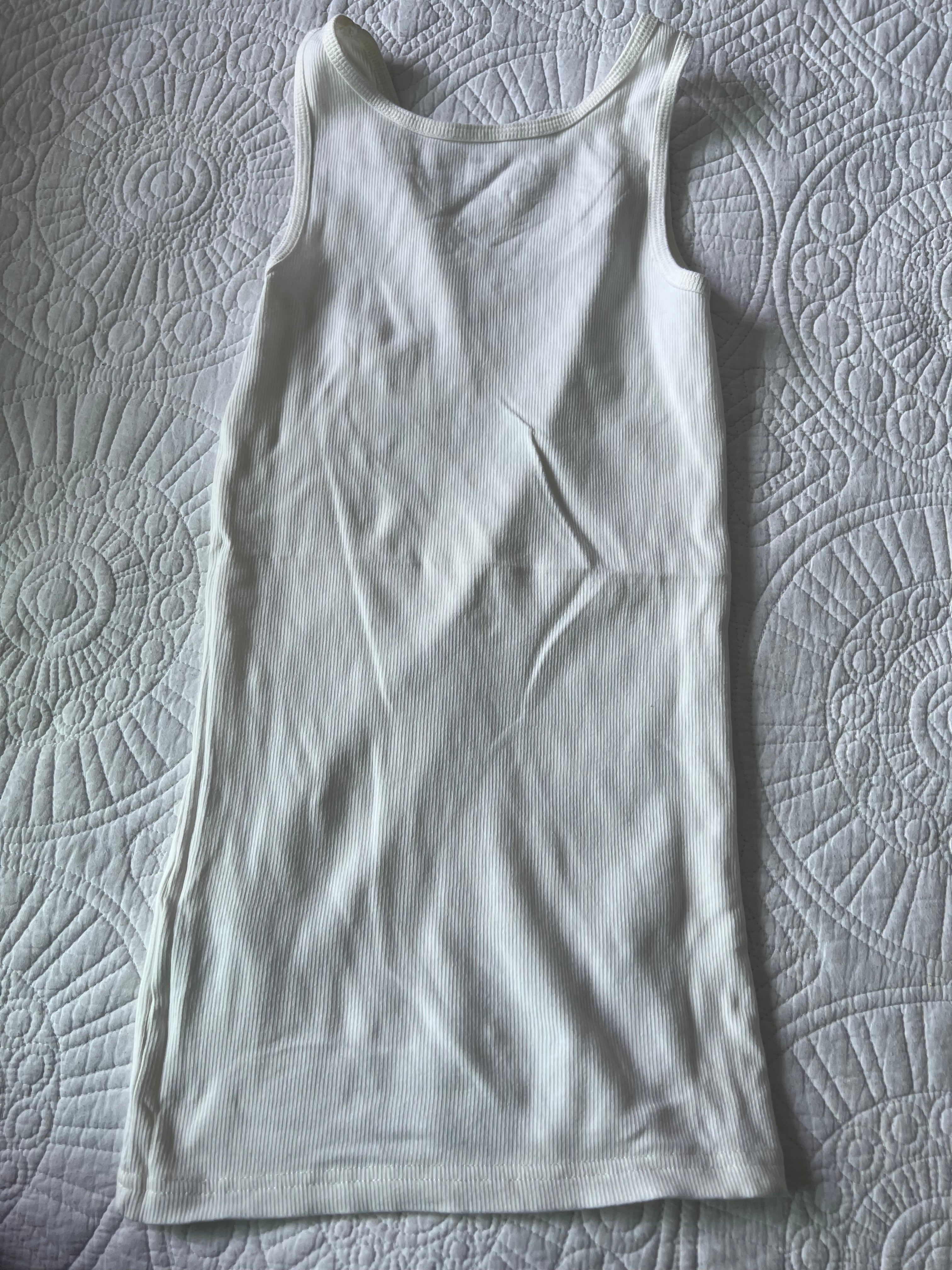 White ribbed vest