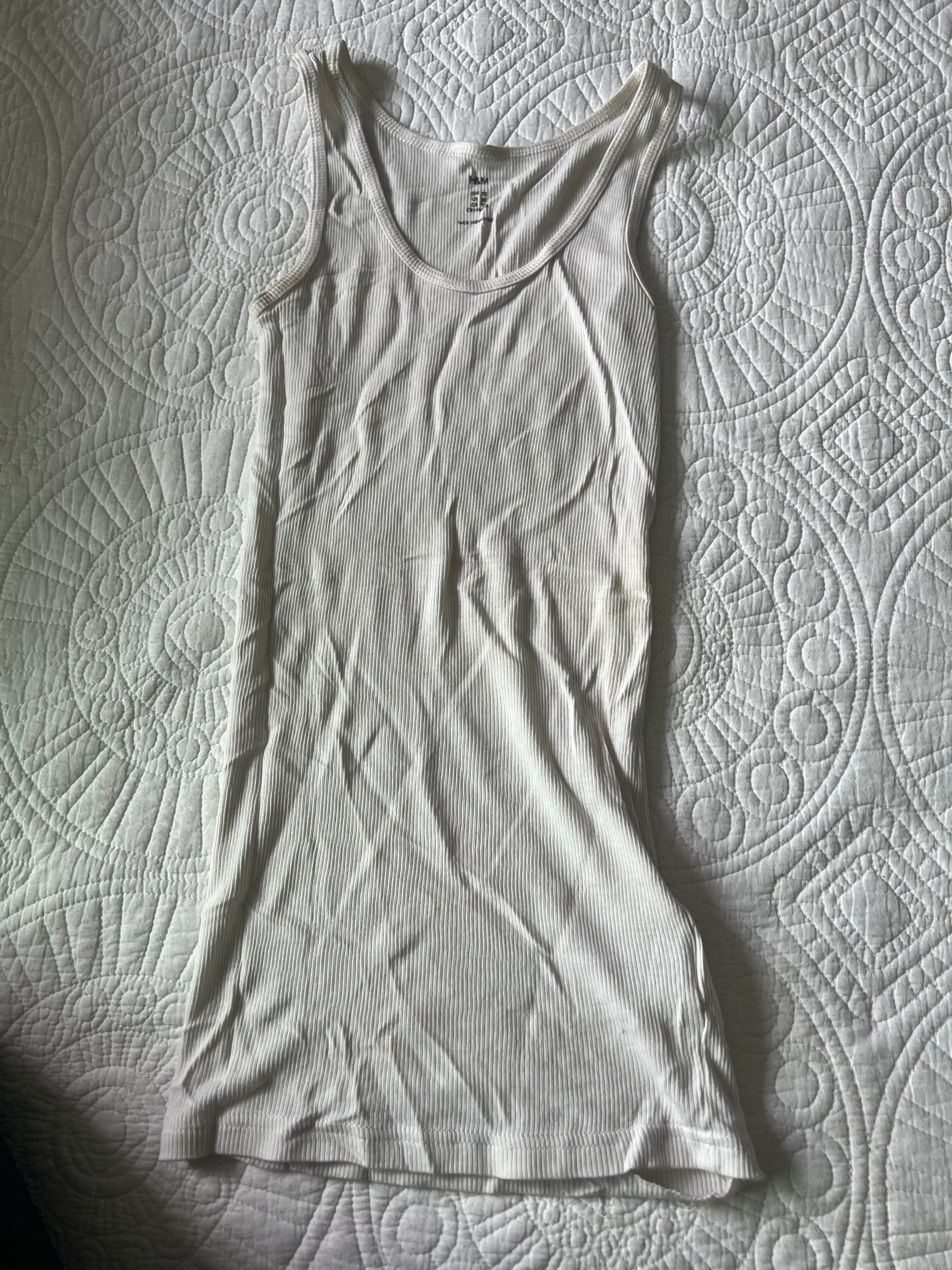 White ribbed vest
