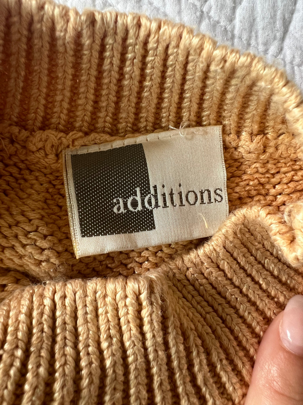 Sleevless knitted yellow jumper