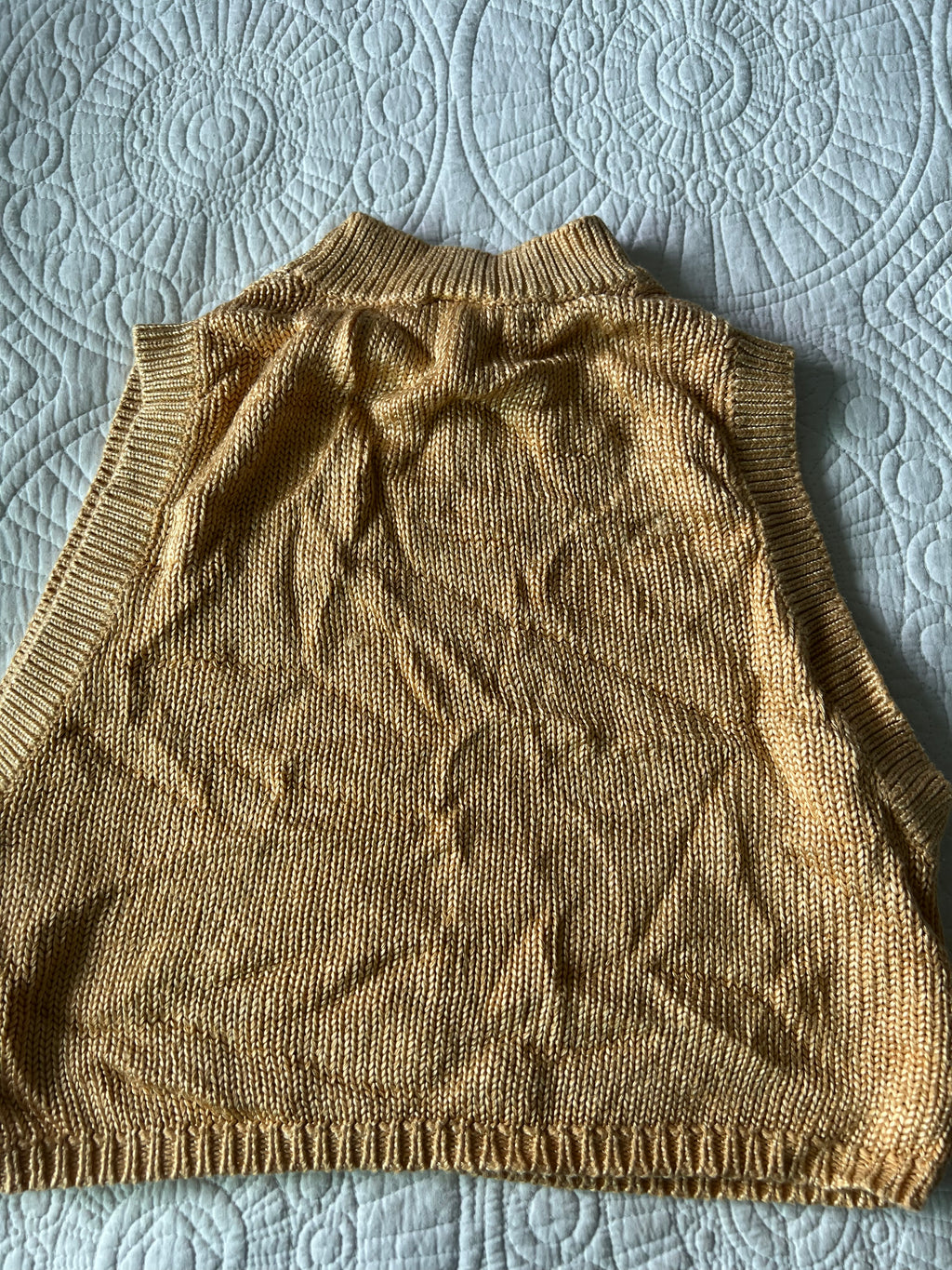 Sleevless knitted yellow jumper
