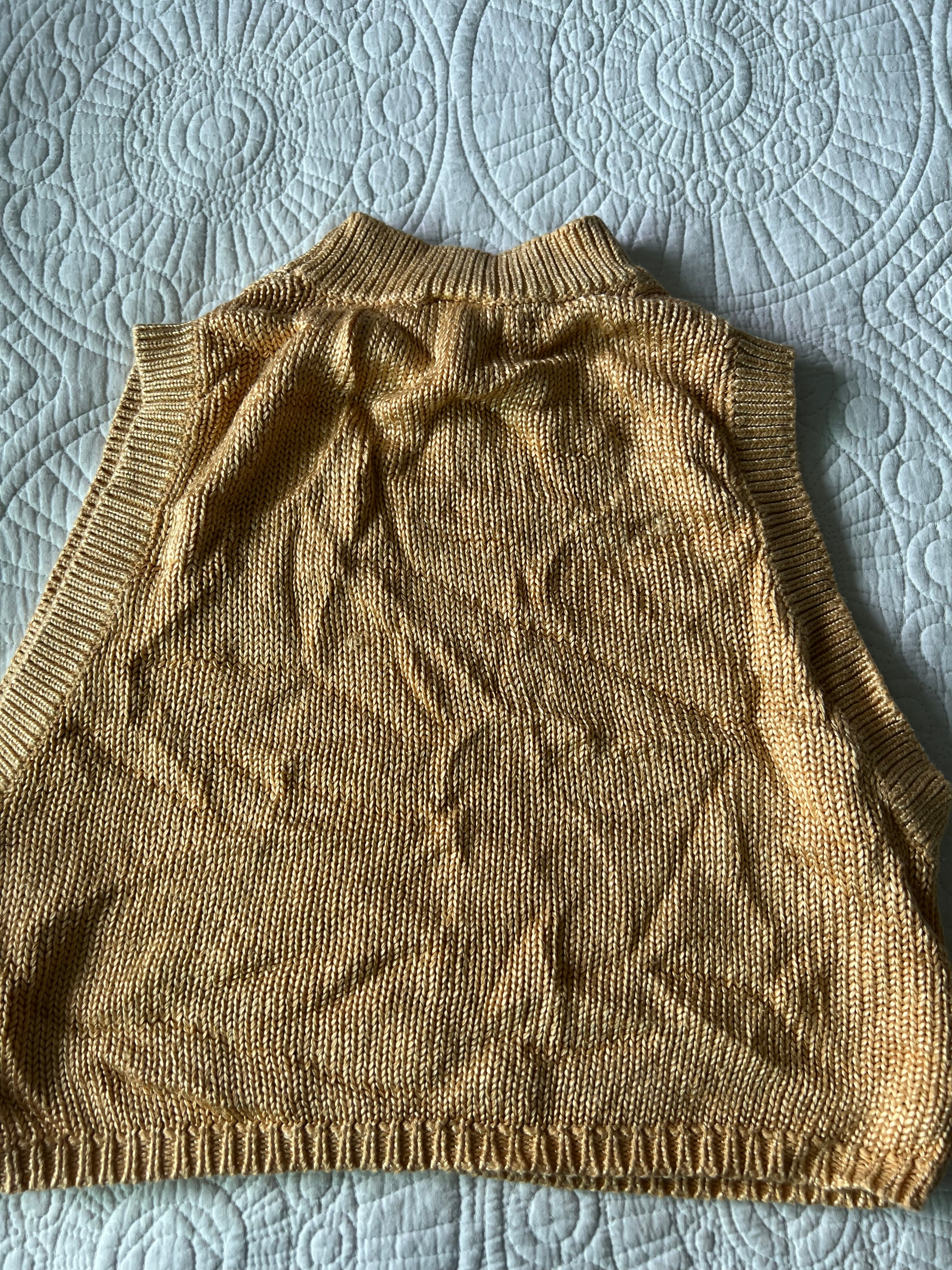 Sleevless knitted yellow jumper