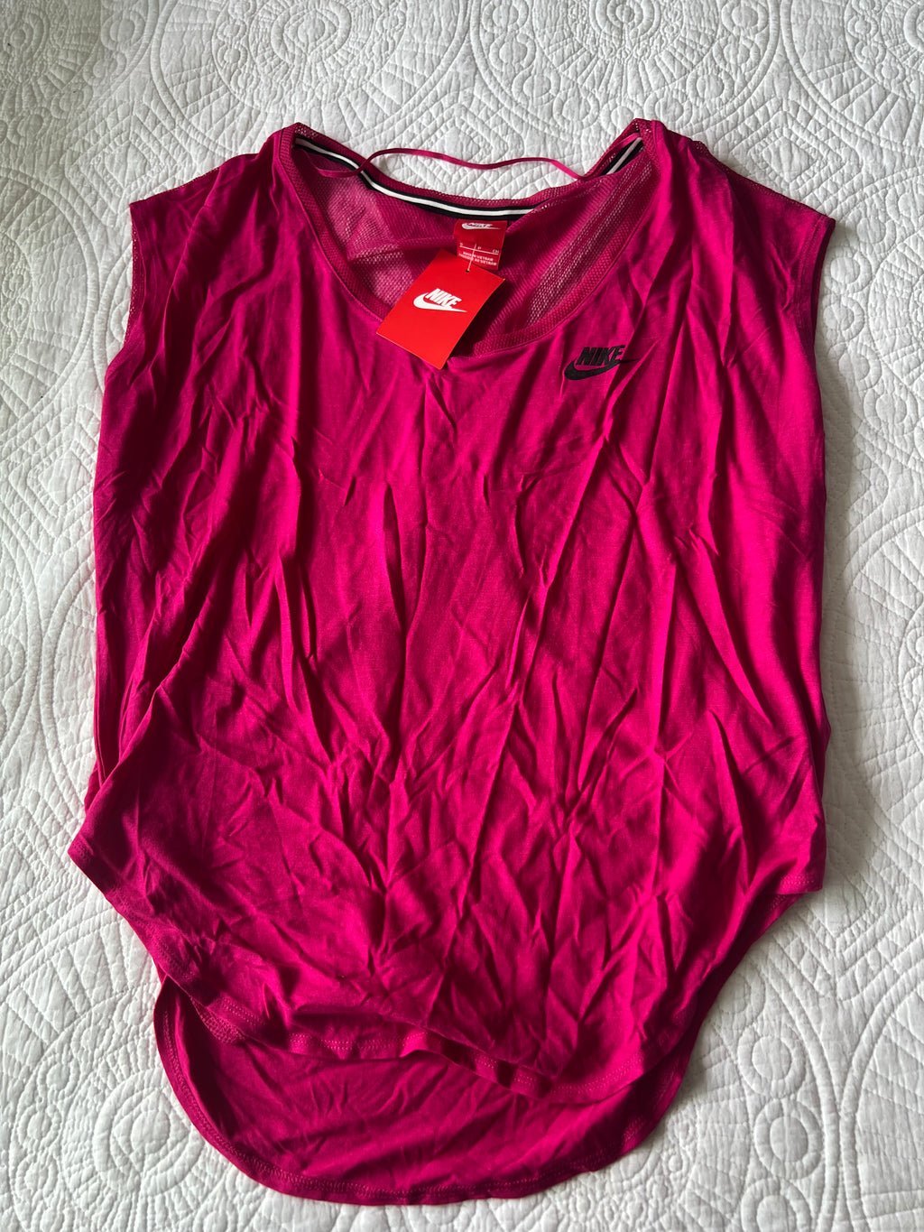 Pink Nike sports top / Mesh detailing at the back