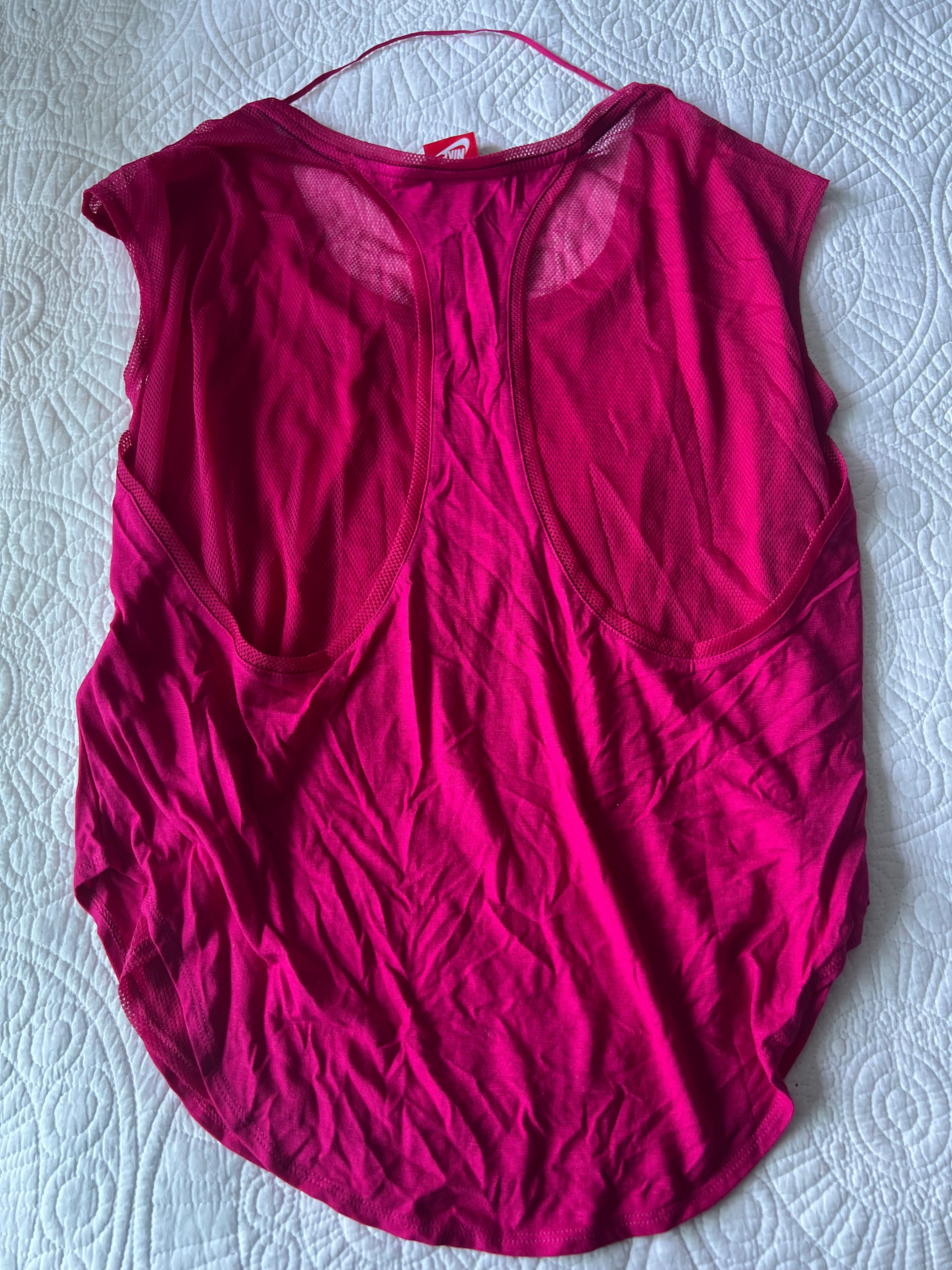 Pink Nike sports top / Mesh detailing at the back