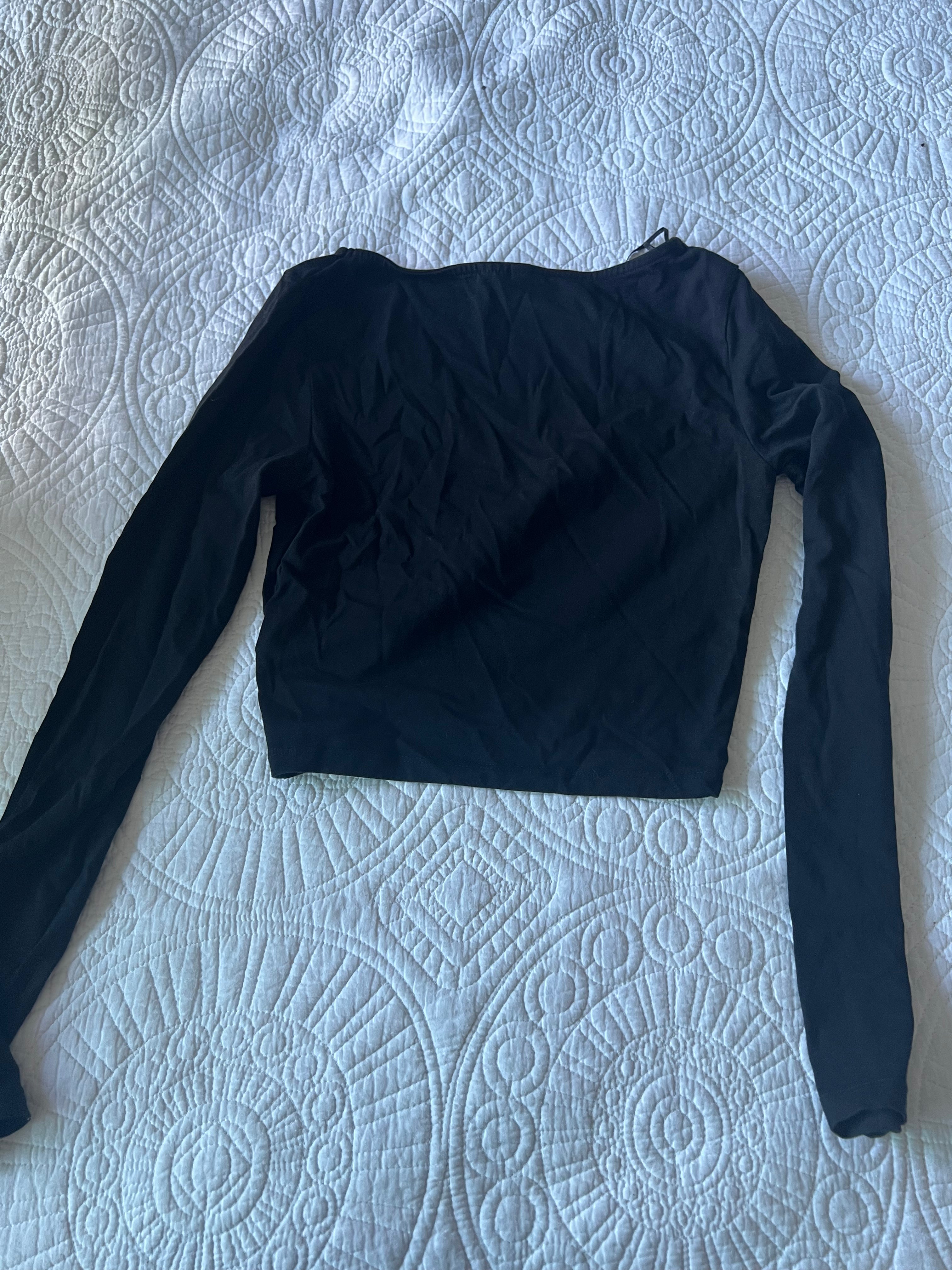 Black long sleeve crop top