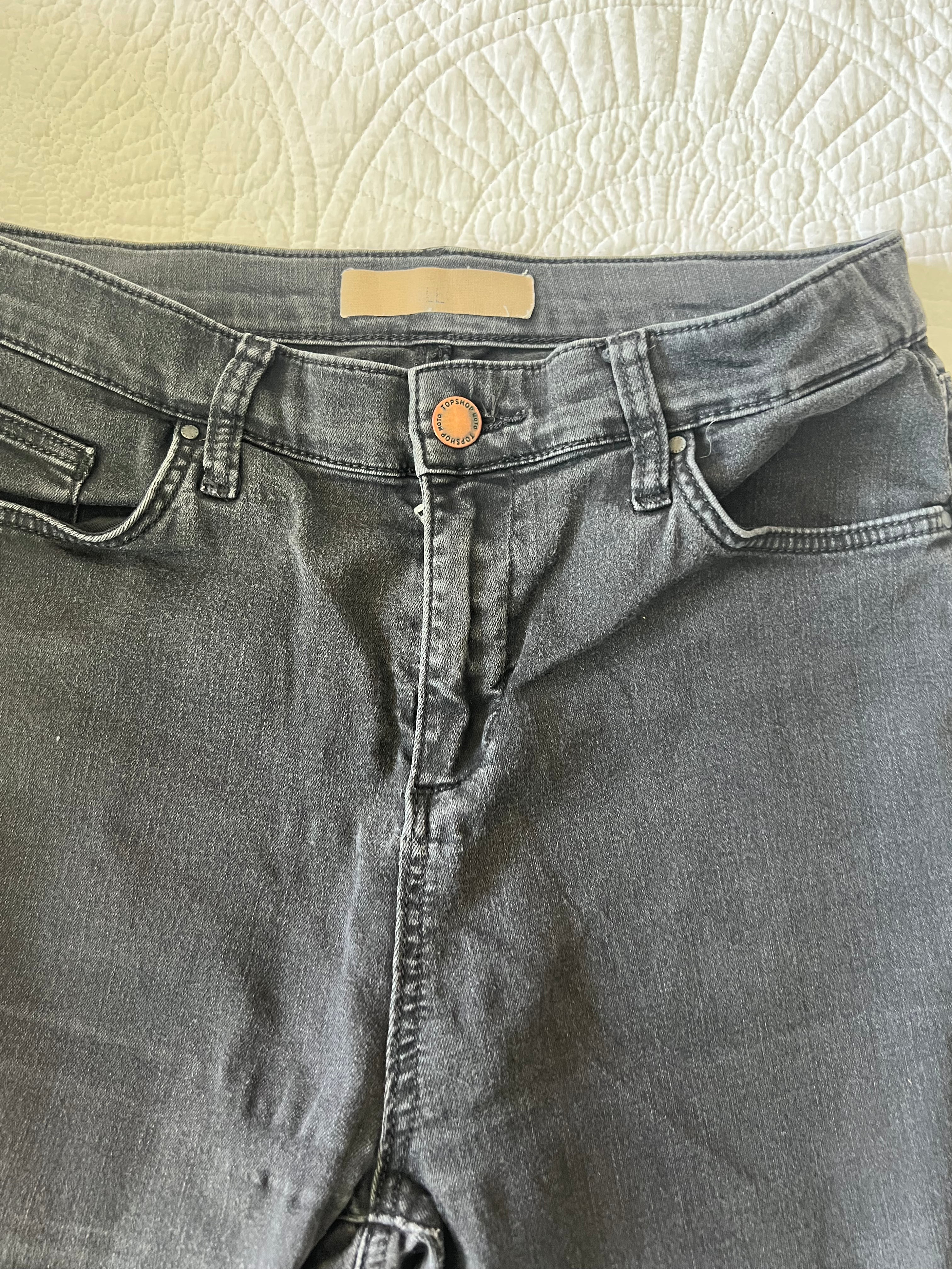 Black skinny jeans / Rips