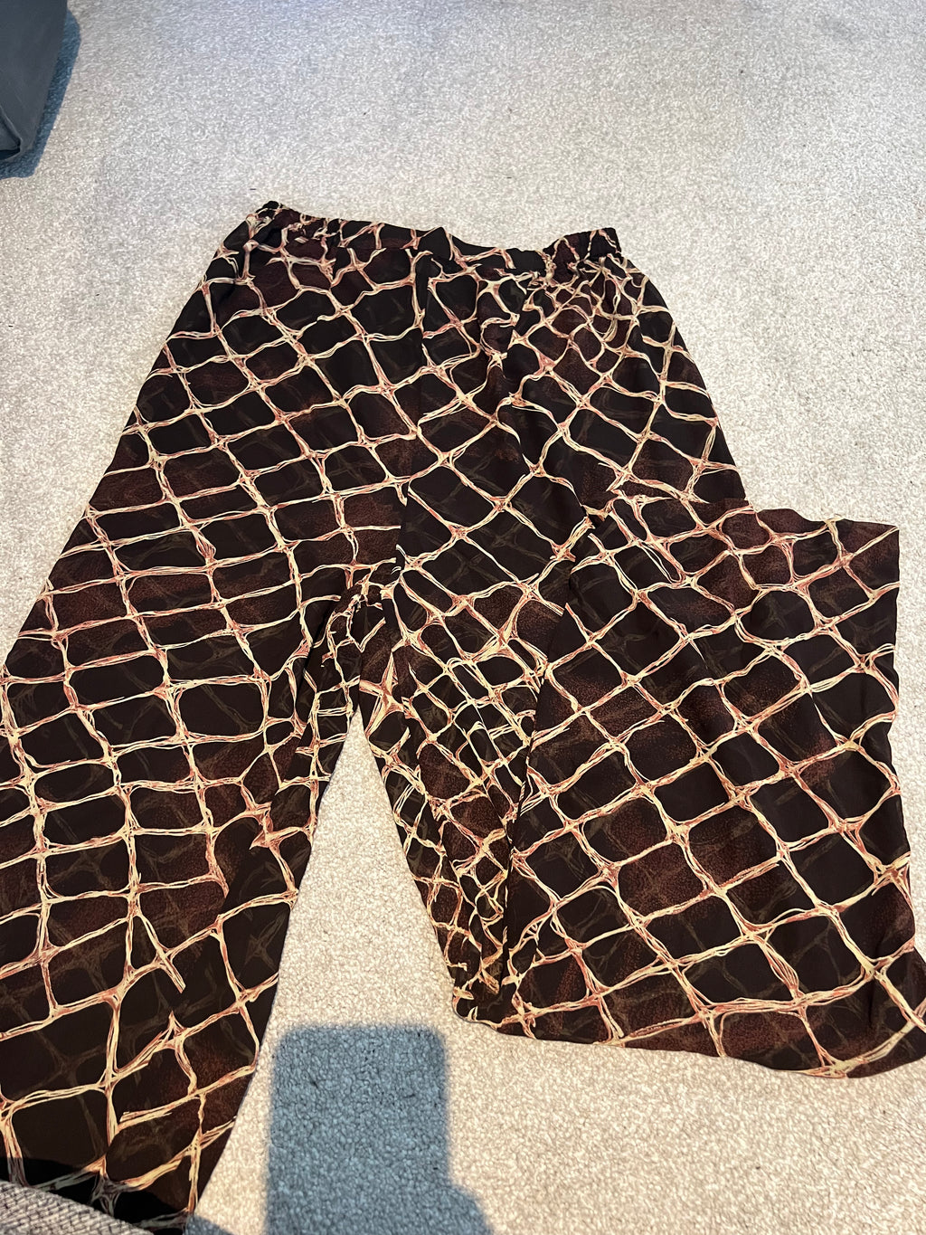 Wide leg trousers with pattern