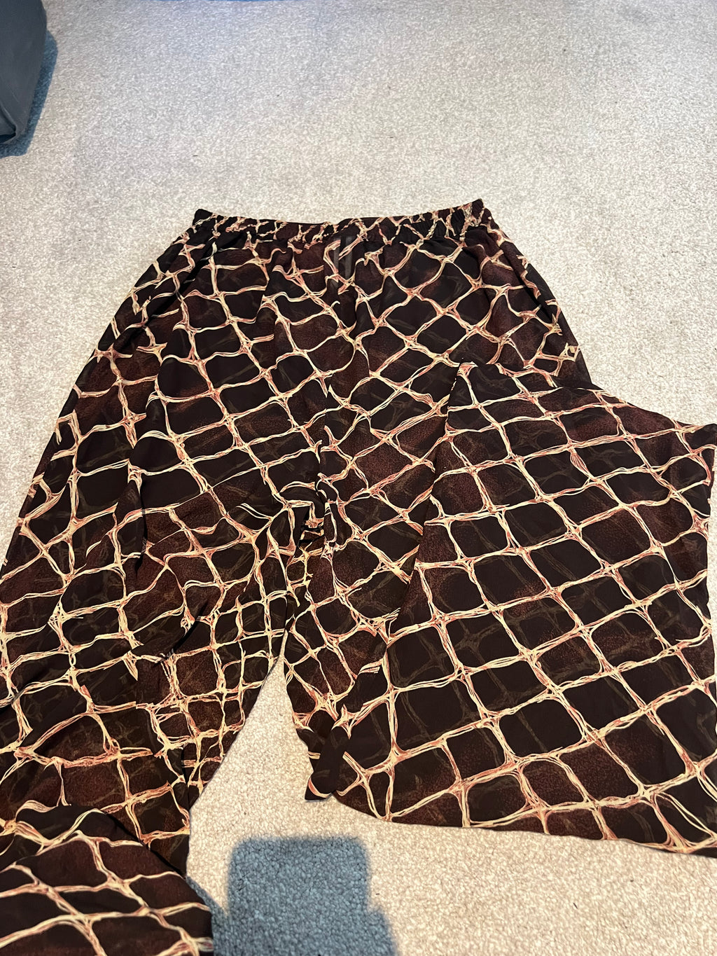 Wide leg trousers with pattern