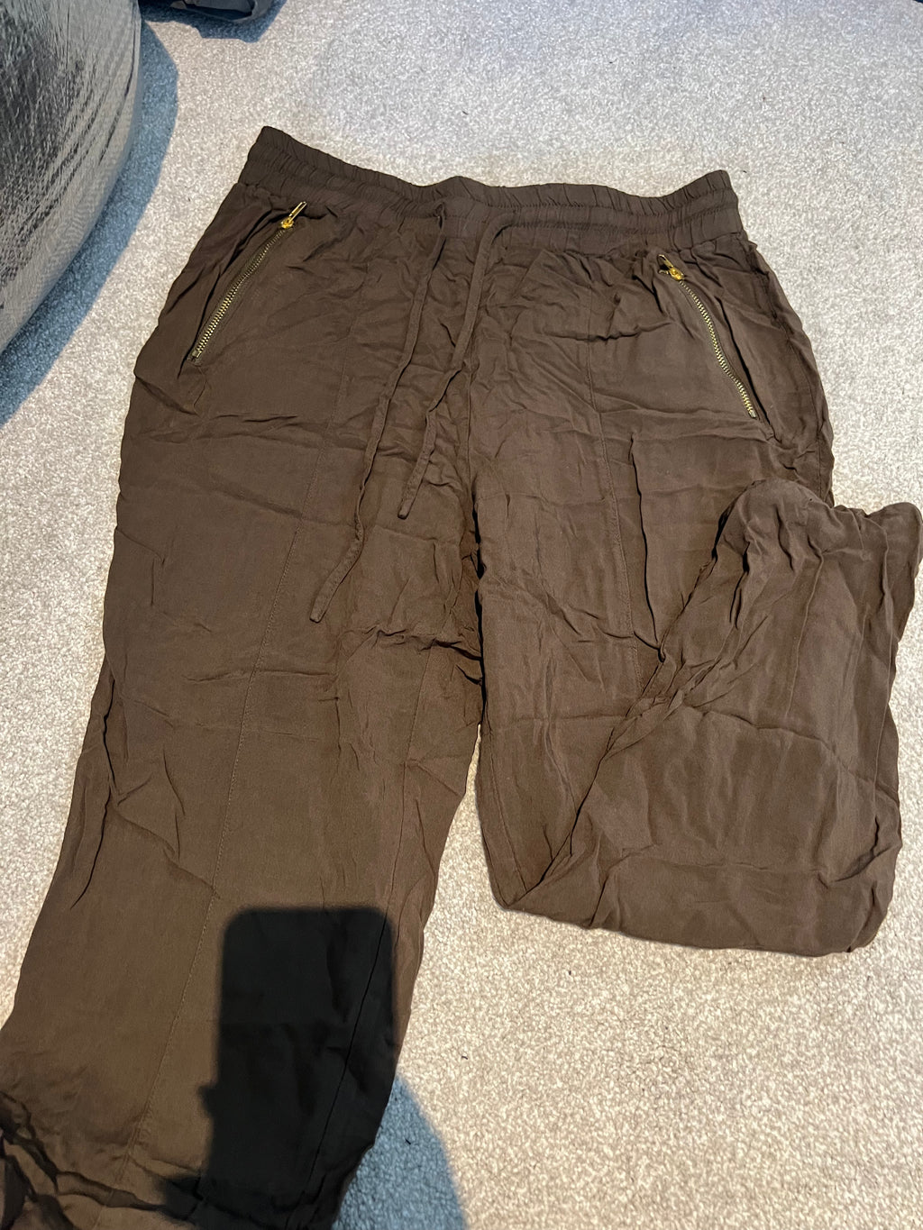 Brown cuffed trousers