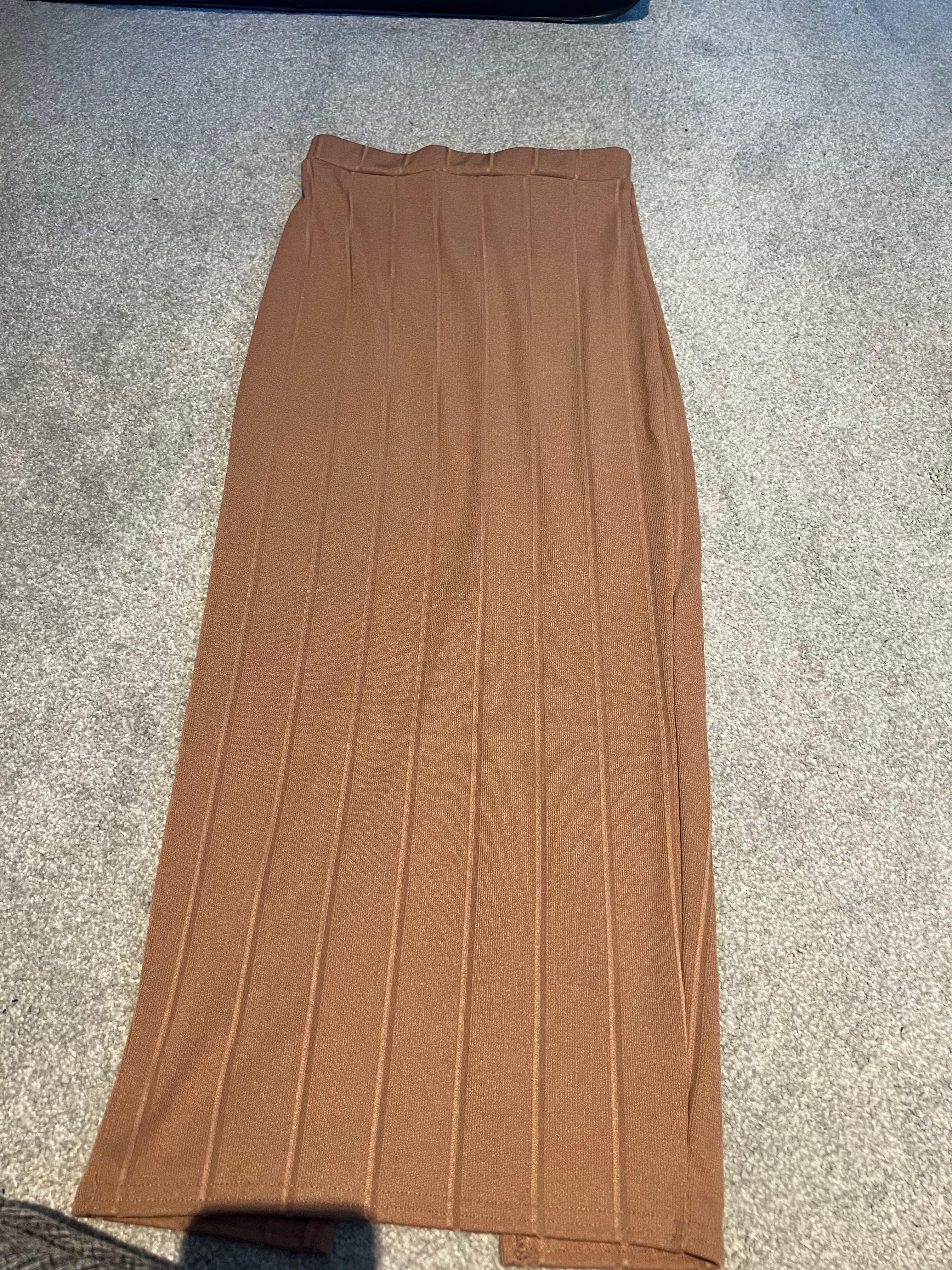 Biege ribbed skirt