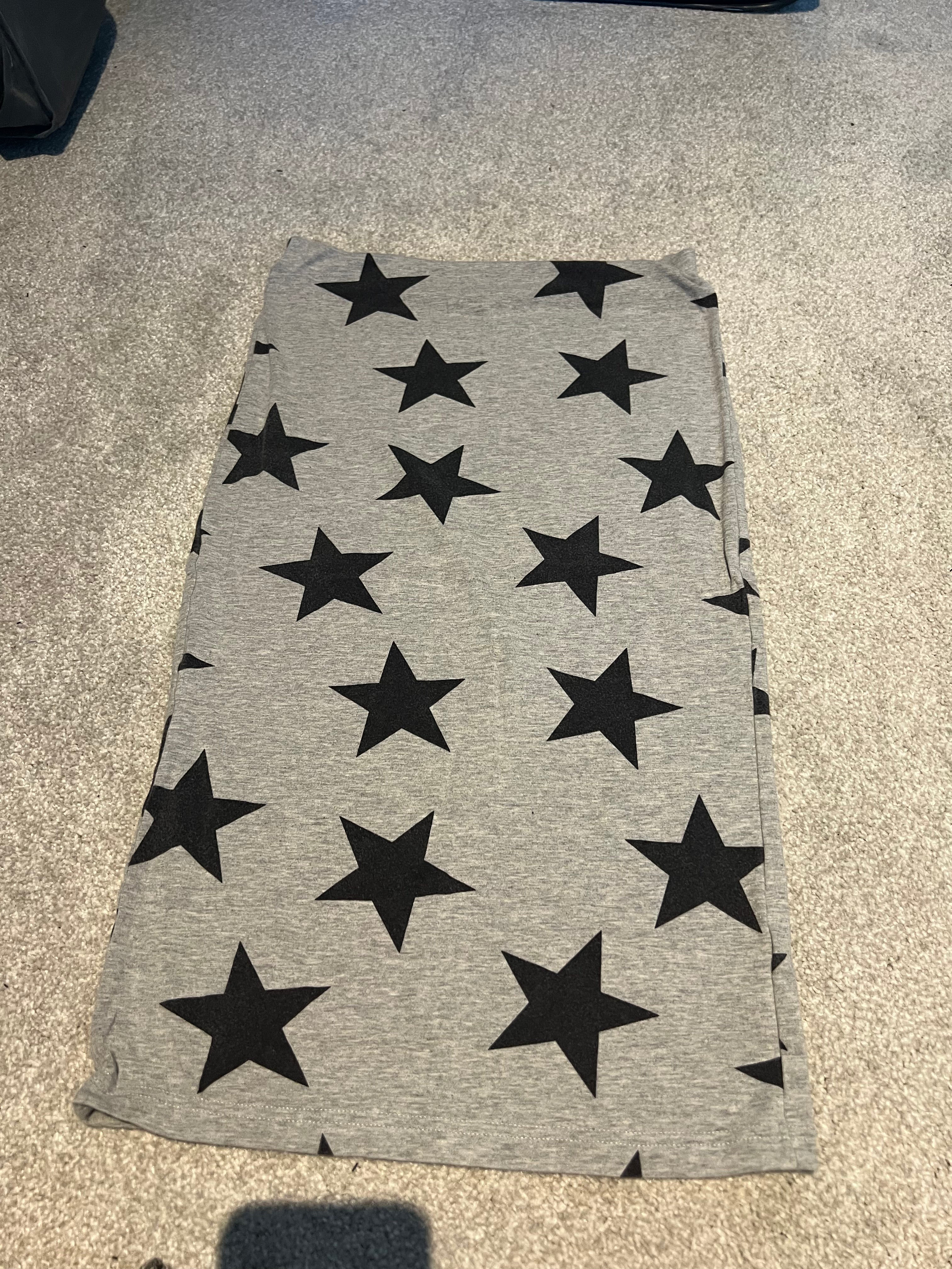 Star print skirt
